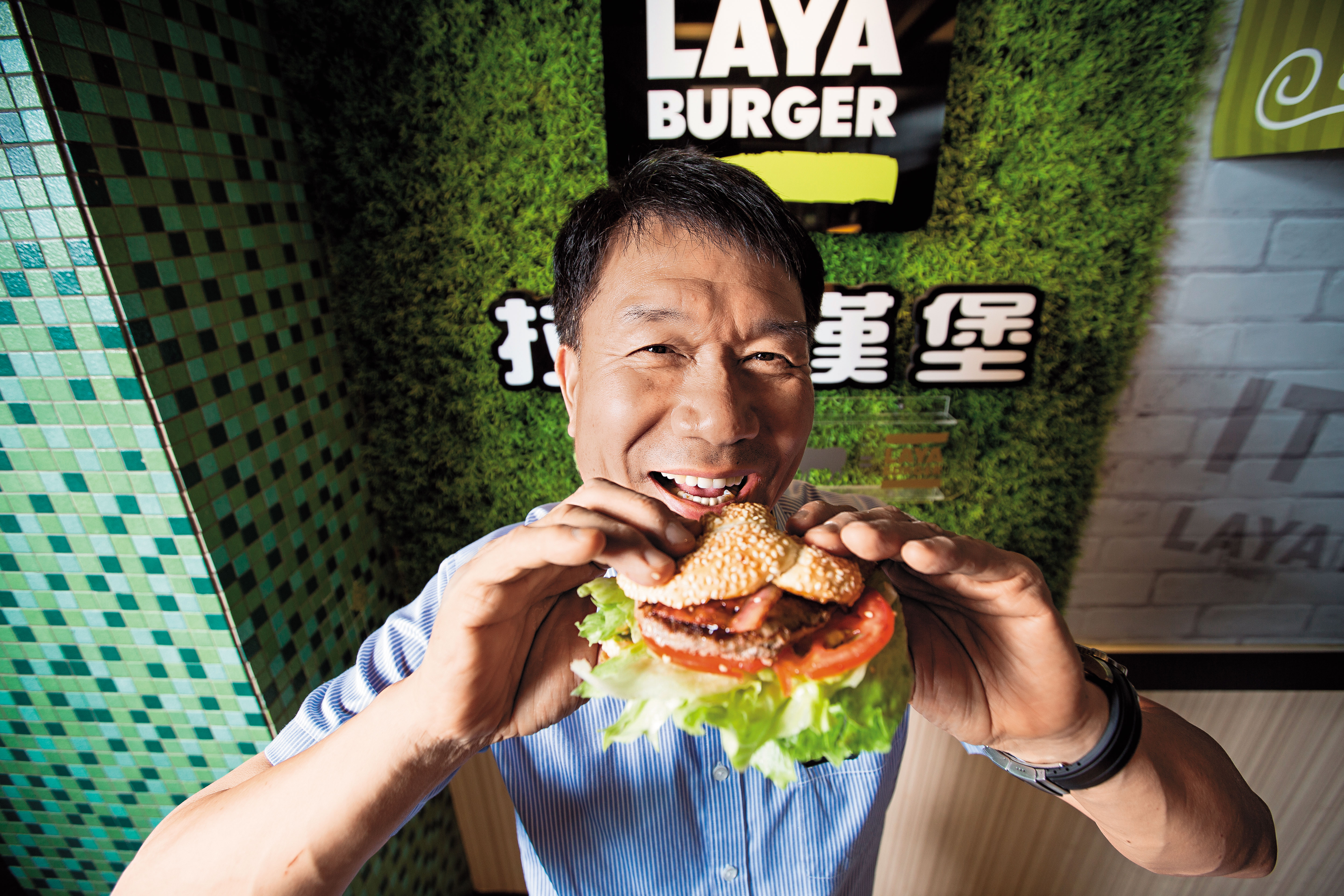 為了從負債4000萬元的谷底翻身，徐和森以僅剩的4萬多元創立拉亞漢堡，如今不僅還清債務還拚出年營收12億元。