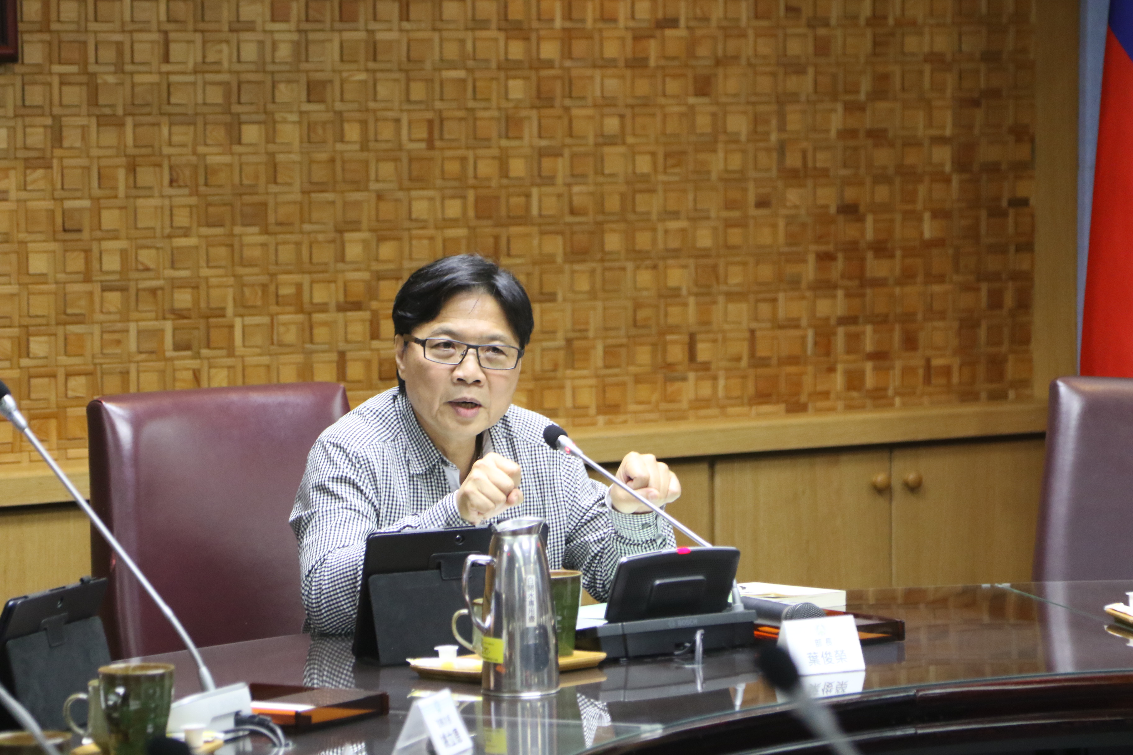 教育部長葉俊榮間接證實，正在找台大相關當事人請教、請益與討教當中。（教育部提供）