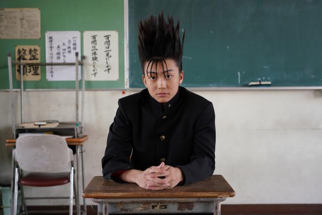 伊藤真司(伊藤健太郎飾)性格正直,轉學前一天決定改變原先陰暗的形象,為了女主角承諾不打沒有意義的架。