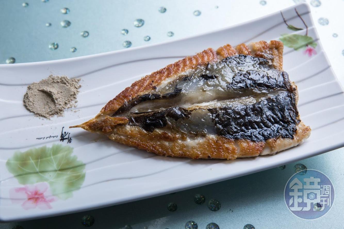 一隻虱目魚只有一片魚肚，乾煎虱目魚肚香氣四溢。（100元/份）
