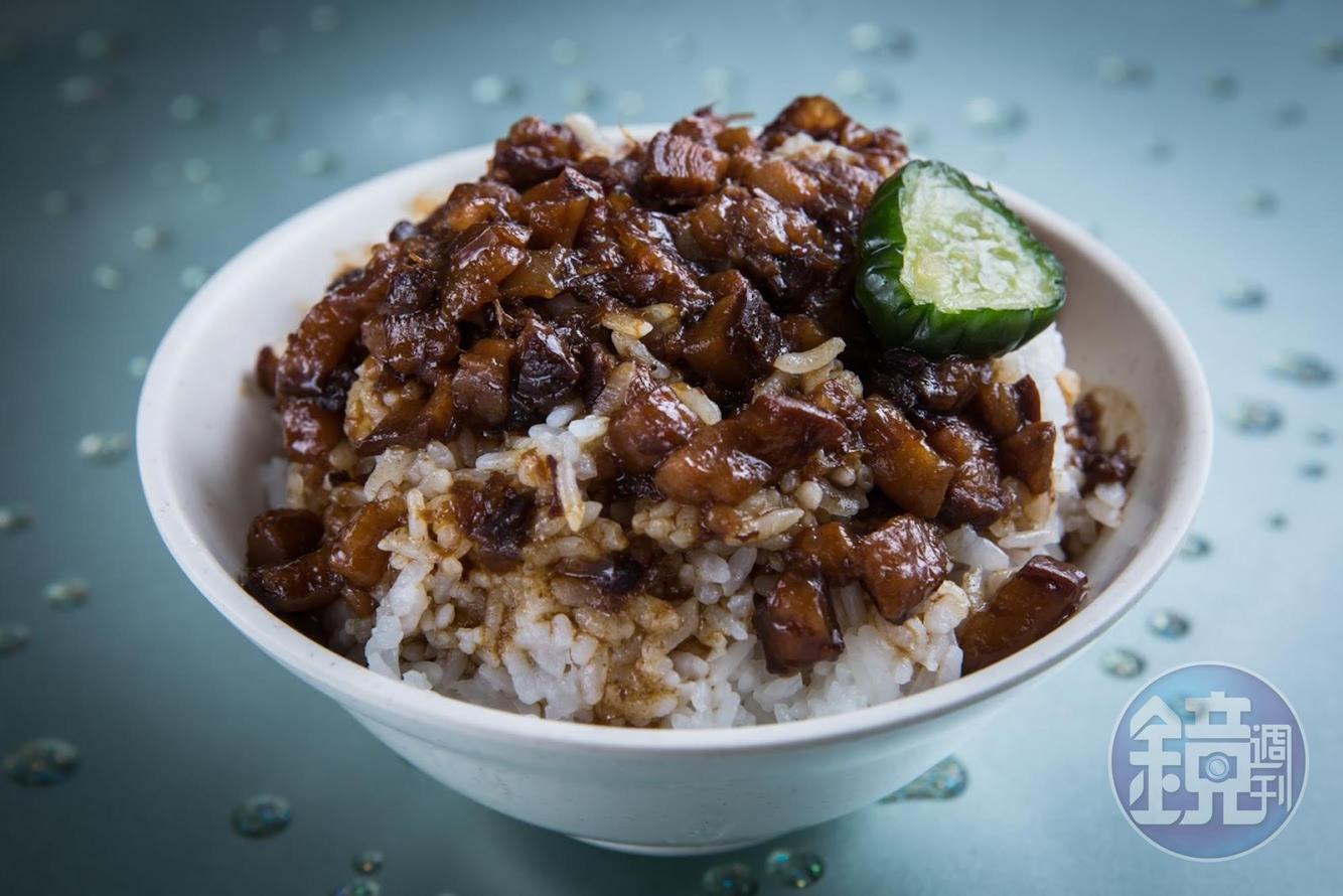 南部偏甜口味的肉燥飯，肉燥入口即化。（35元/大碗）
