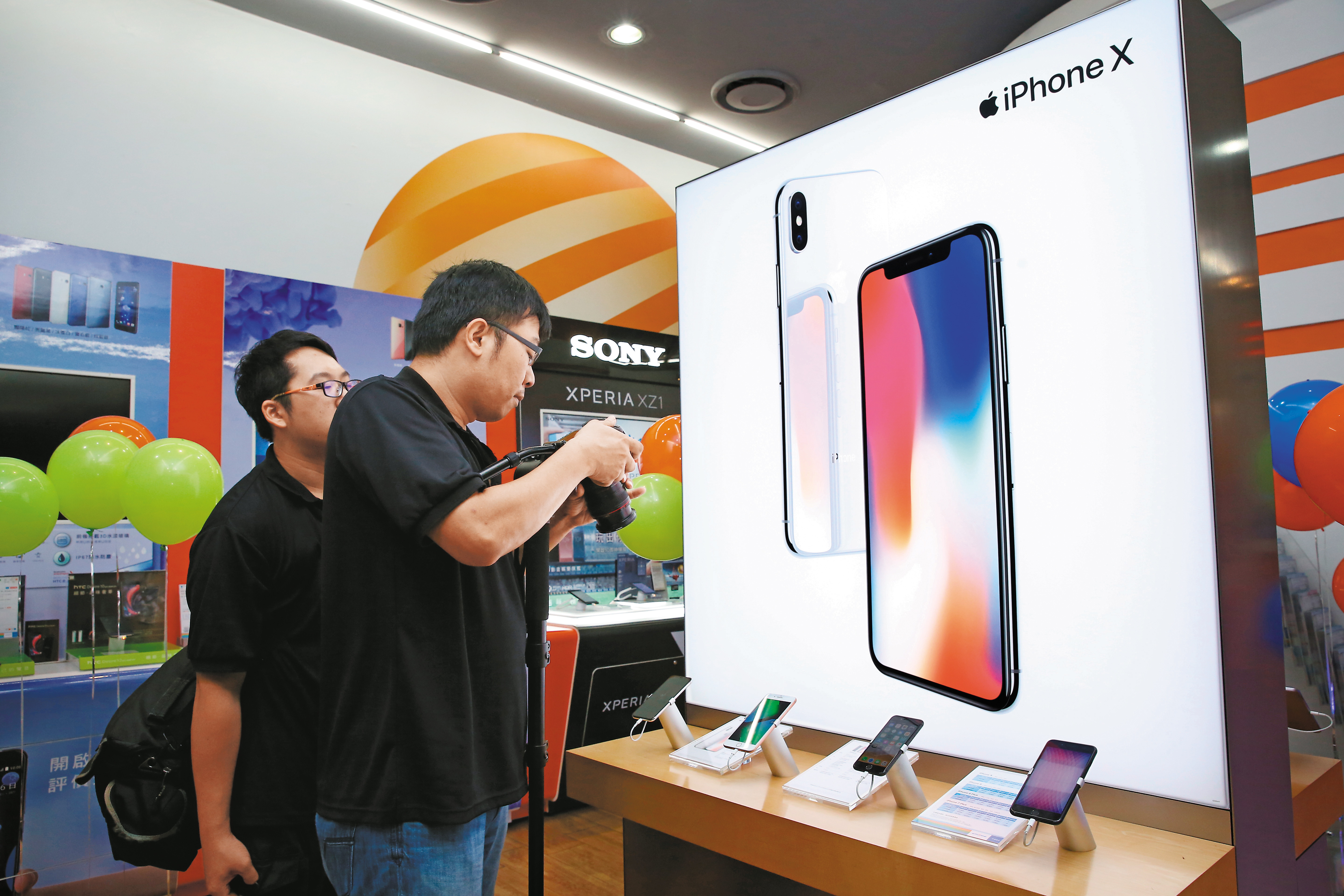 當蘋果推出新款手機iPhone X,新增了3D感測功能,相關供應商紛紛晉身新蘋概股,成長力道十足。