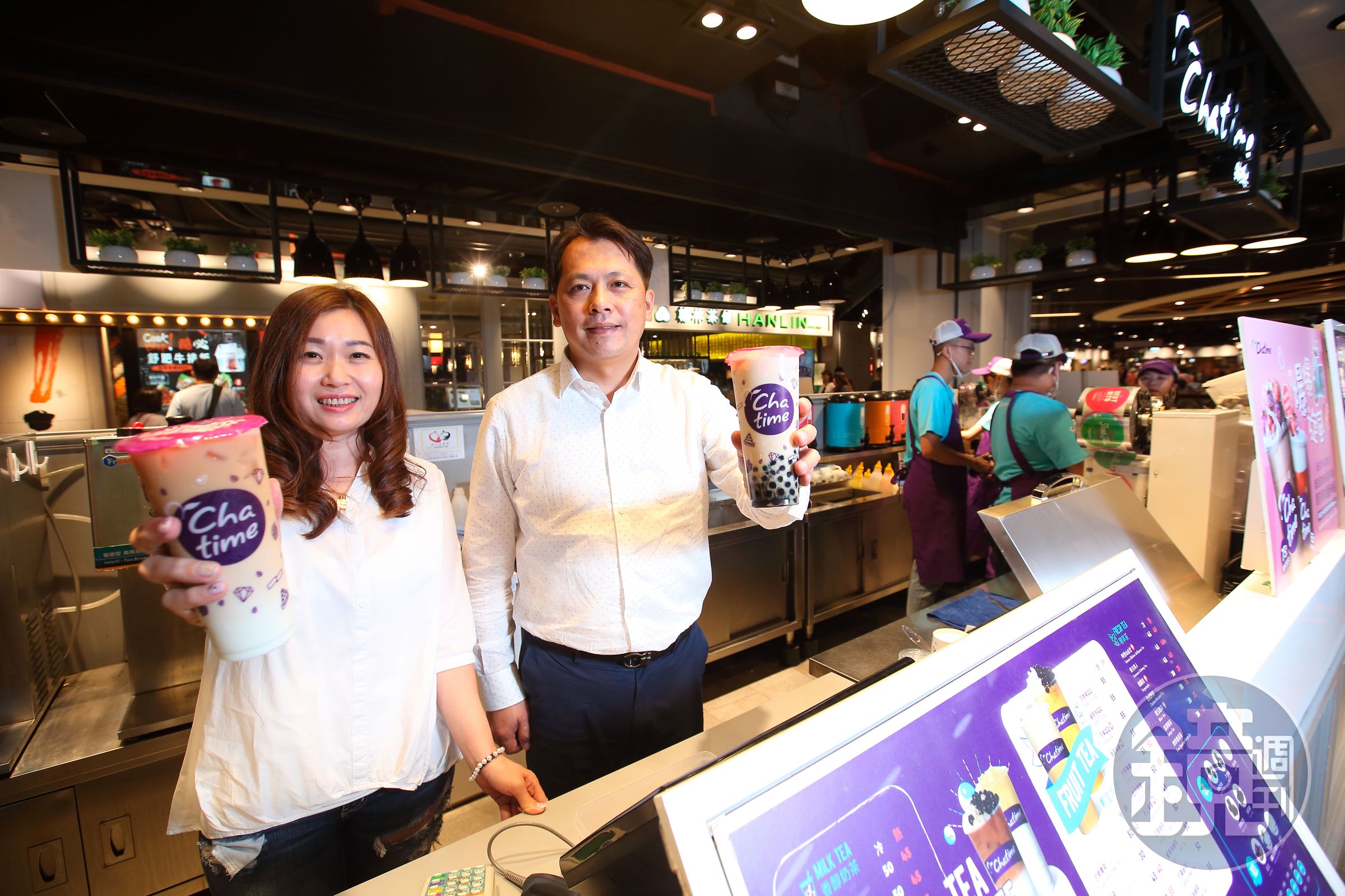 王耀輝（右）、王麗玉（左）都對自家品牌日出茶太信心滿滿。