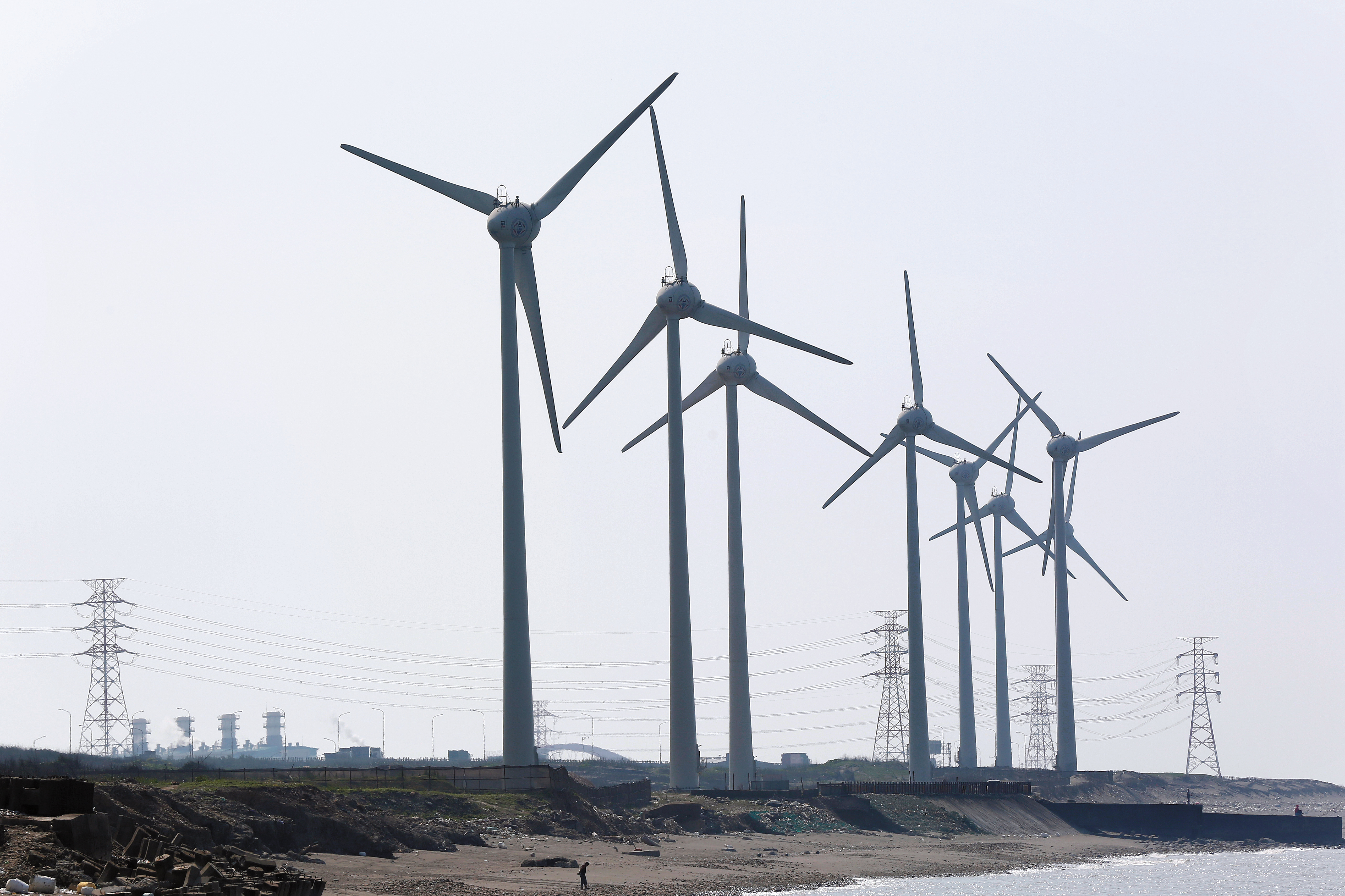 有兆元商機的離岸風電遴選話題,一度帶動風力發電概念股飆漲,但現在已打回原形。