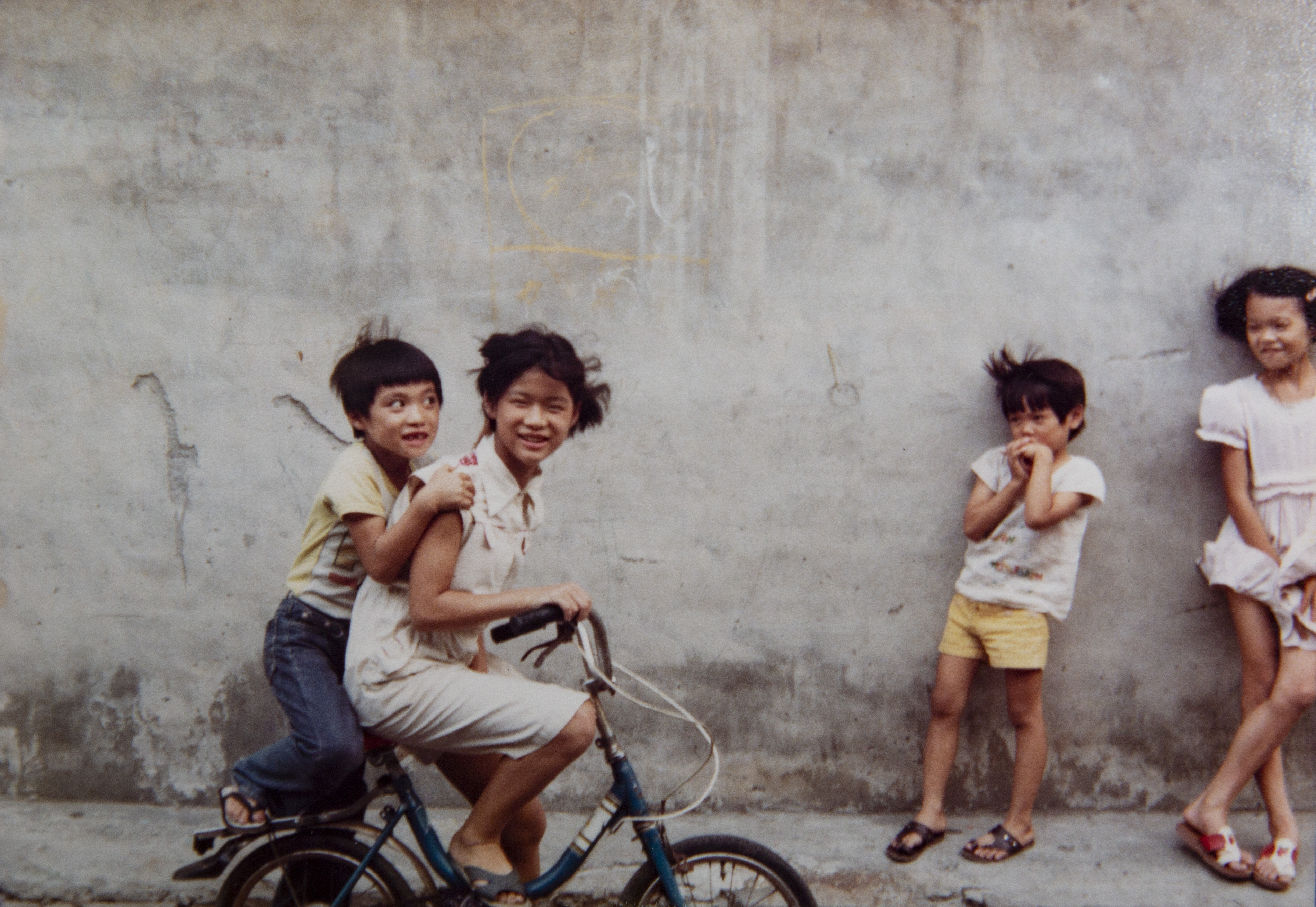 楊索家中有9個孩子，44年前不得已送出最小的兒子。（楊索提供）