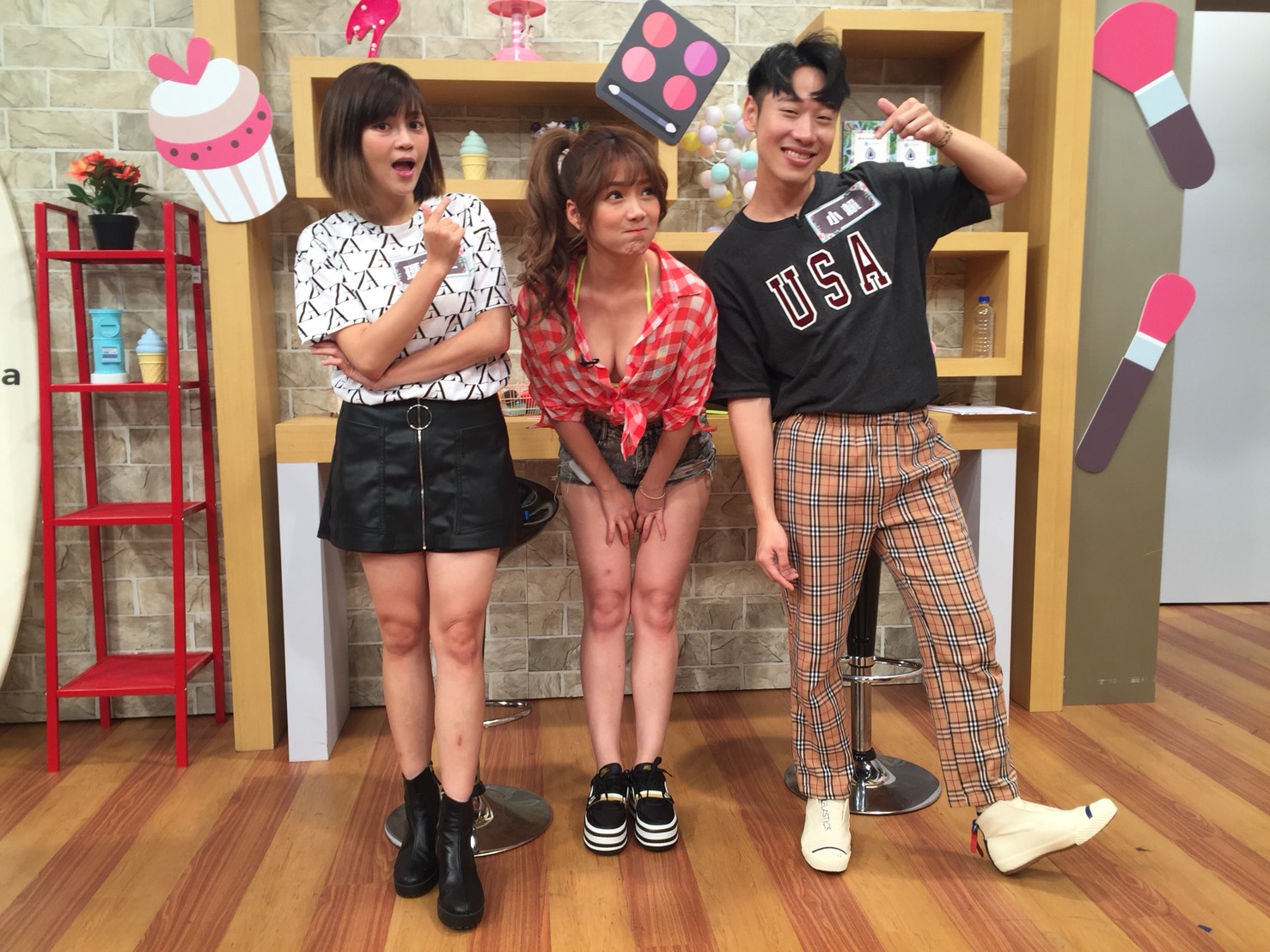 解婕翎（中）很喜歡買比基尼，覺得搭配性很強。（17Media提供）