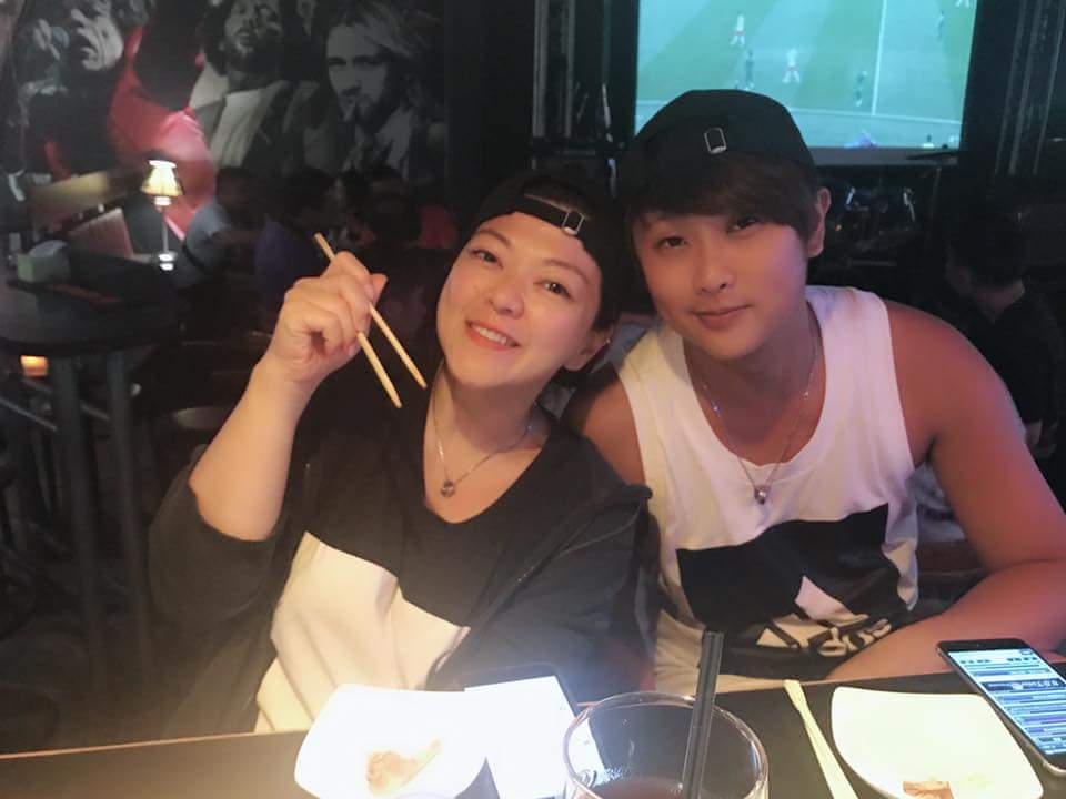 42歲杜詩梅今宣布和花蓮燒烤店合夥人莊植蘢已在6月19日登記結婚。（翻攝自杜詩梅臉書）