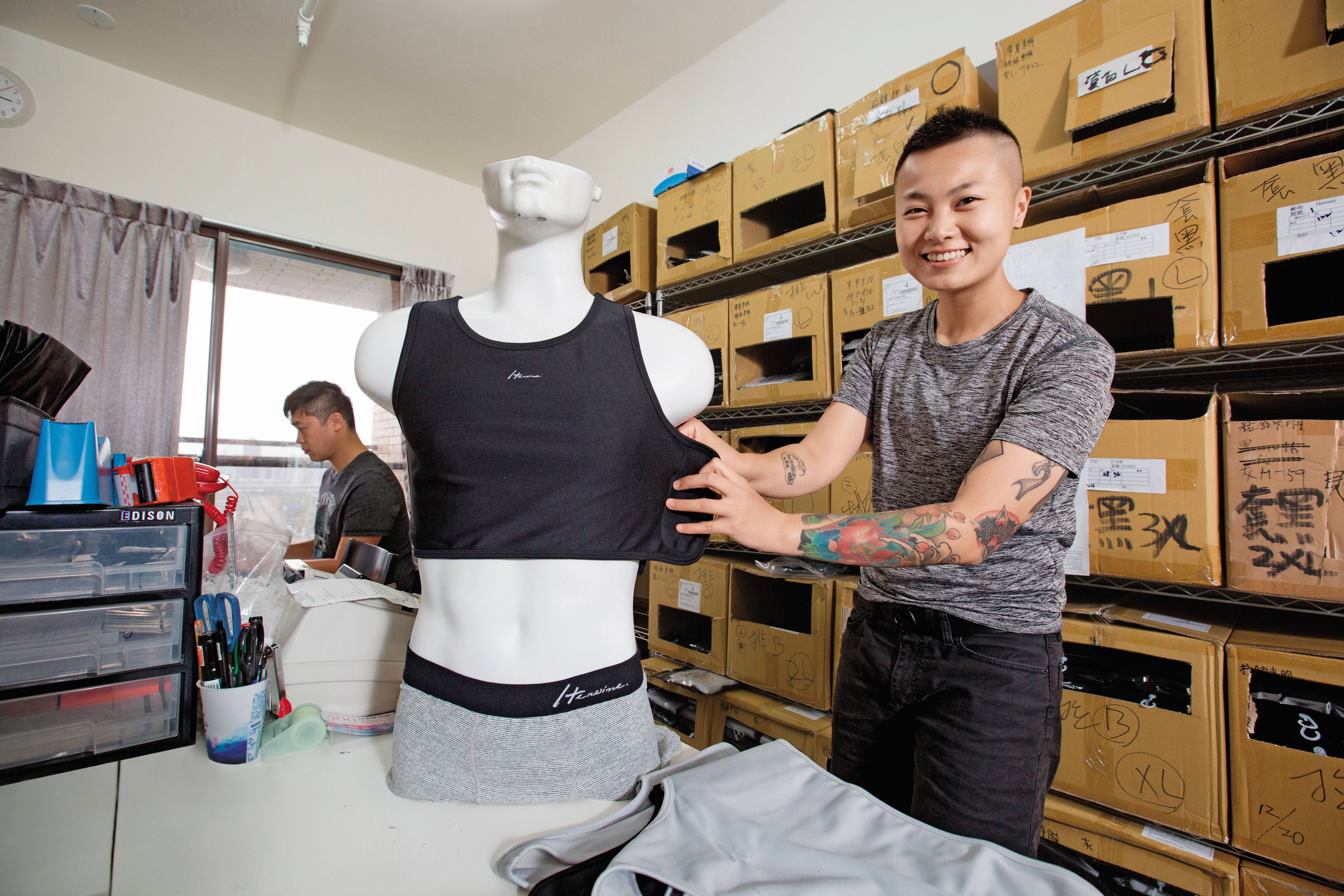 2010年，林祐瑄靠著6萬元存款，自創束胸品牌Heroine。