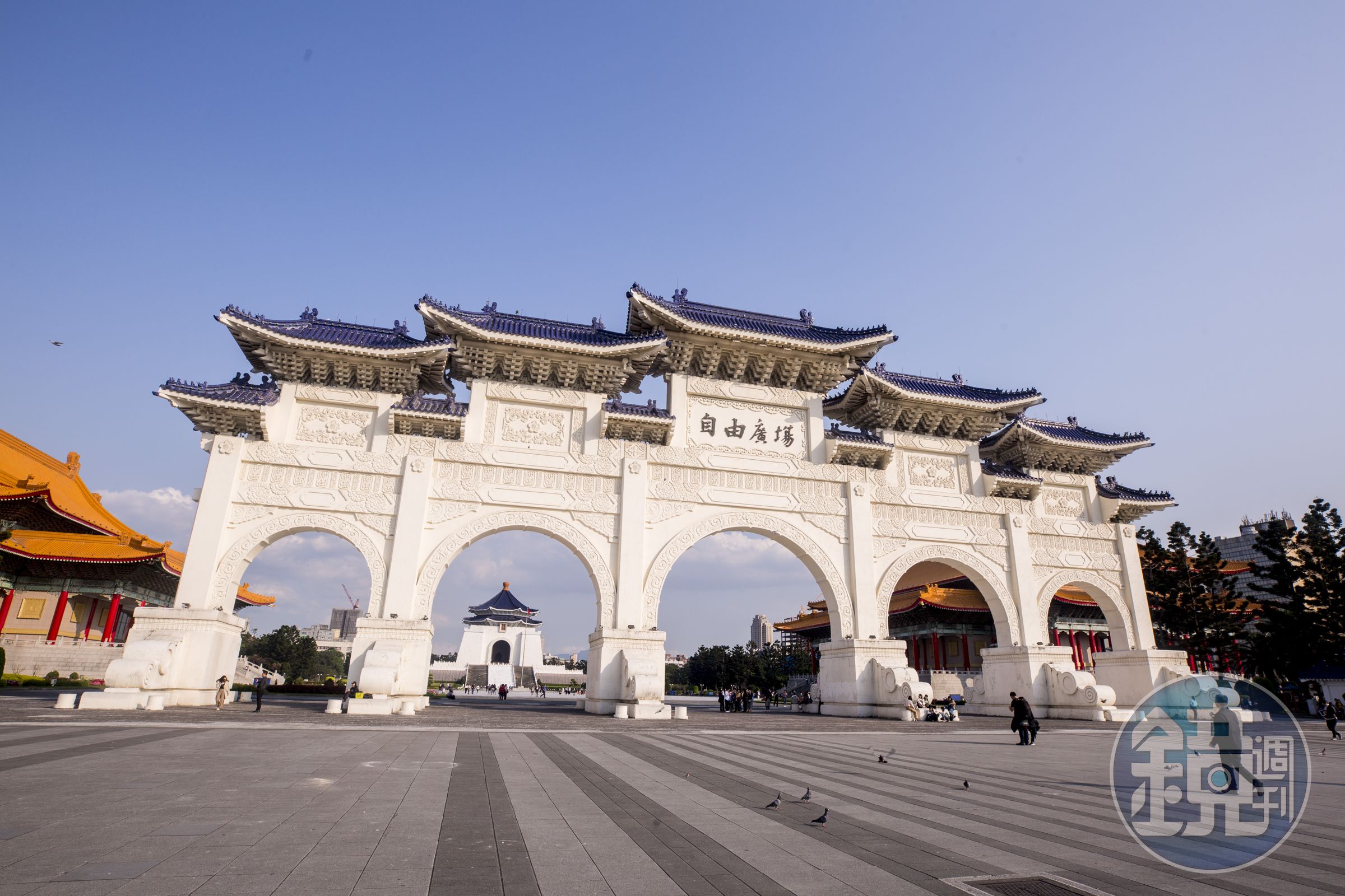  中正紀念堂的牌樓樣式是古代帝王陵寢才會有的規格。