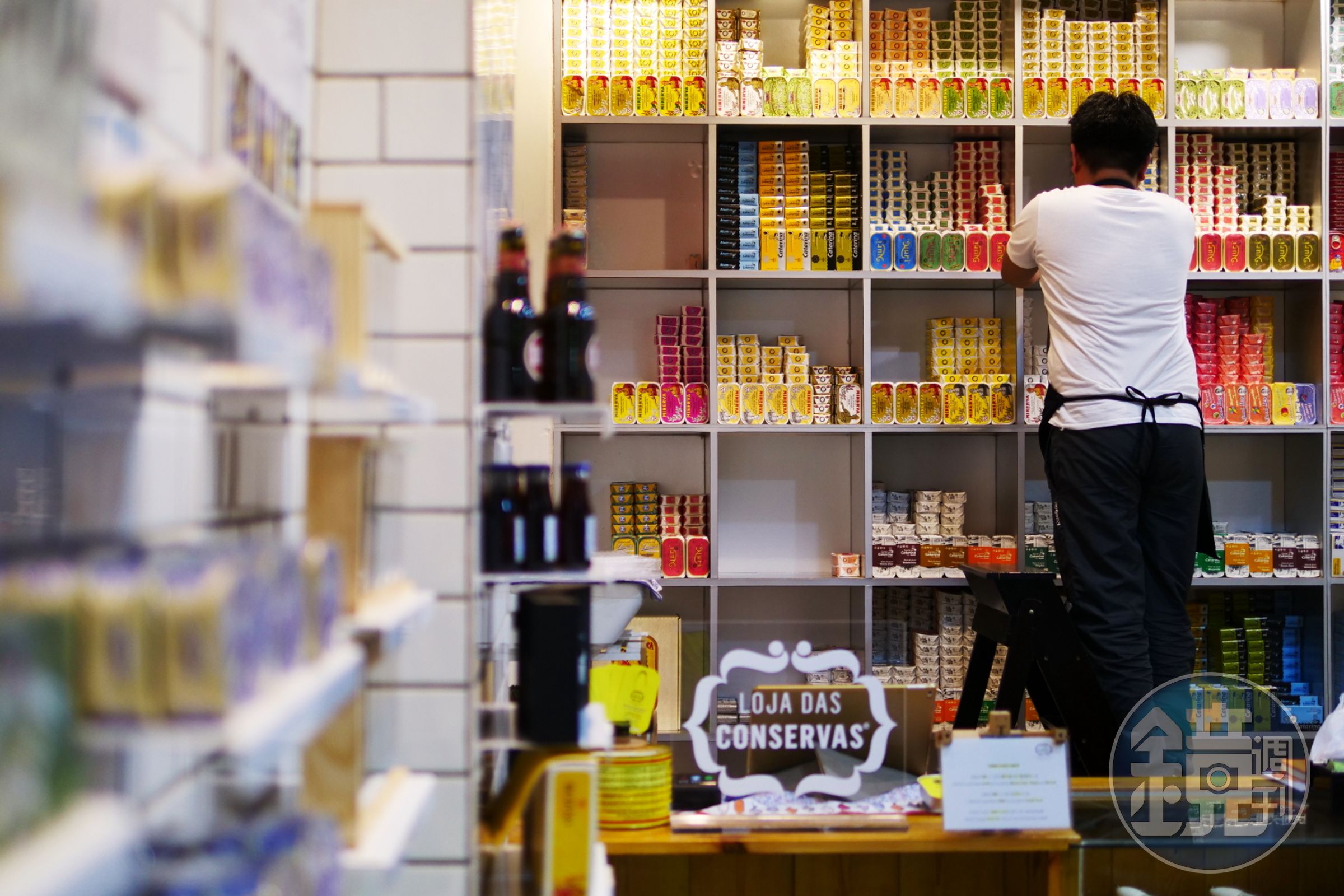 LCM澳門葡式辣魚店引進超過19家葡萄牙罐頭品牌與上百種口味。