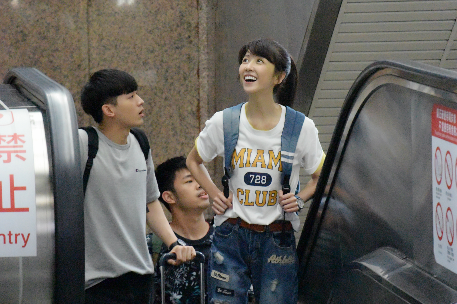 吳思賢笑自己是工具人，而邵雨薇負責騎單車就好。（東森提供）