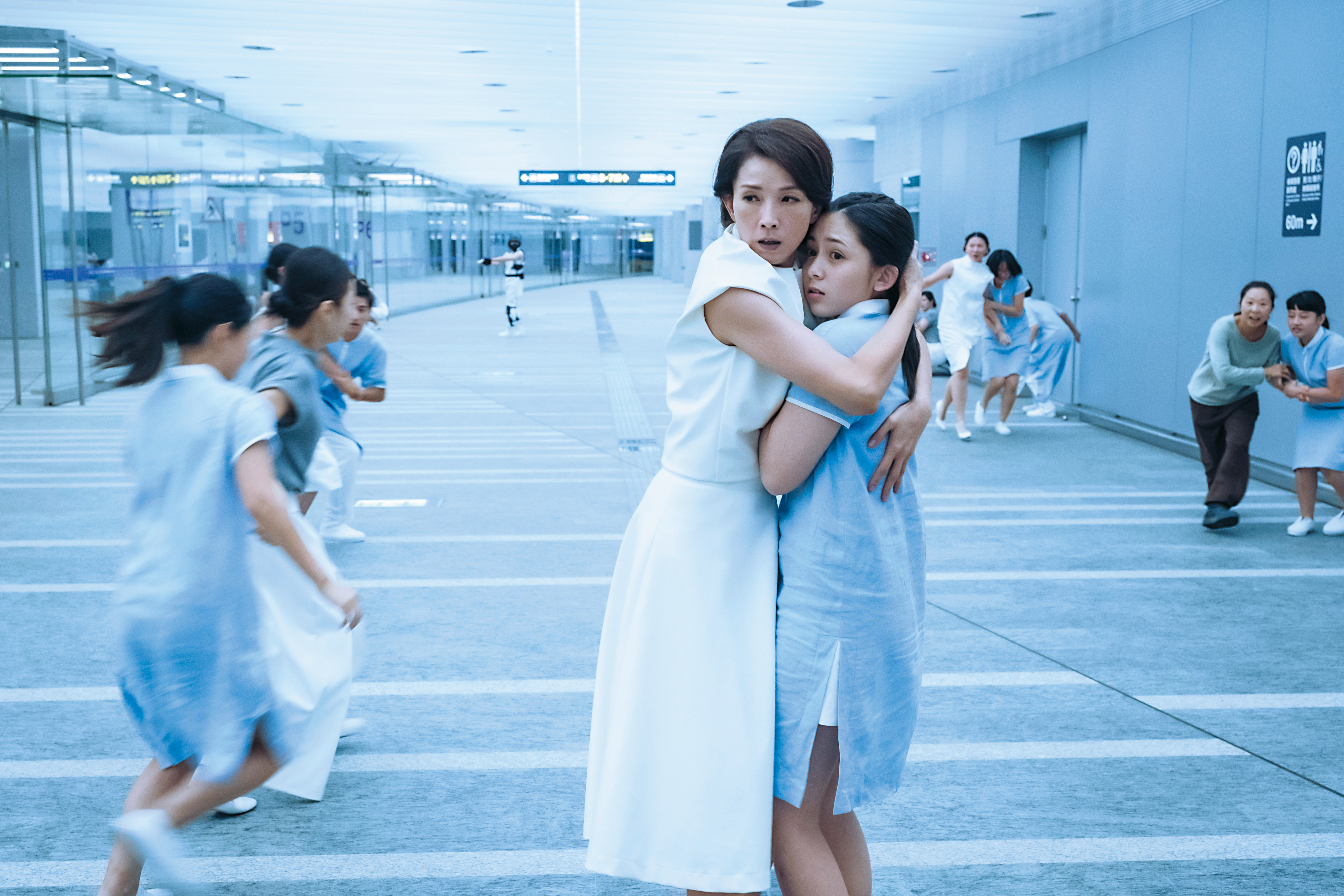 單元「必須過動」中的主人翁，身處在一個靠成績決定基因優劣的世界。（公視提供）