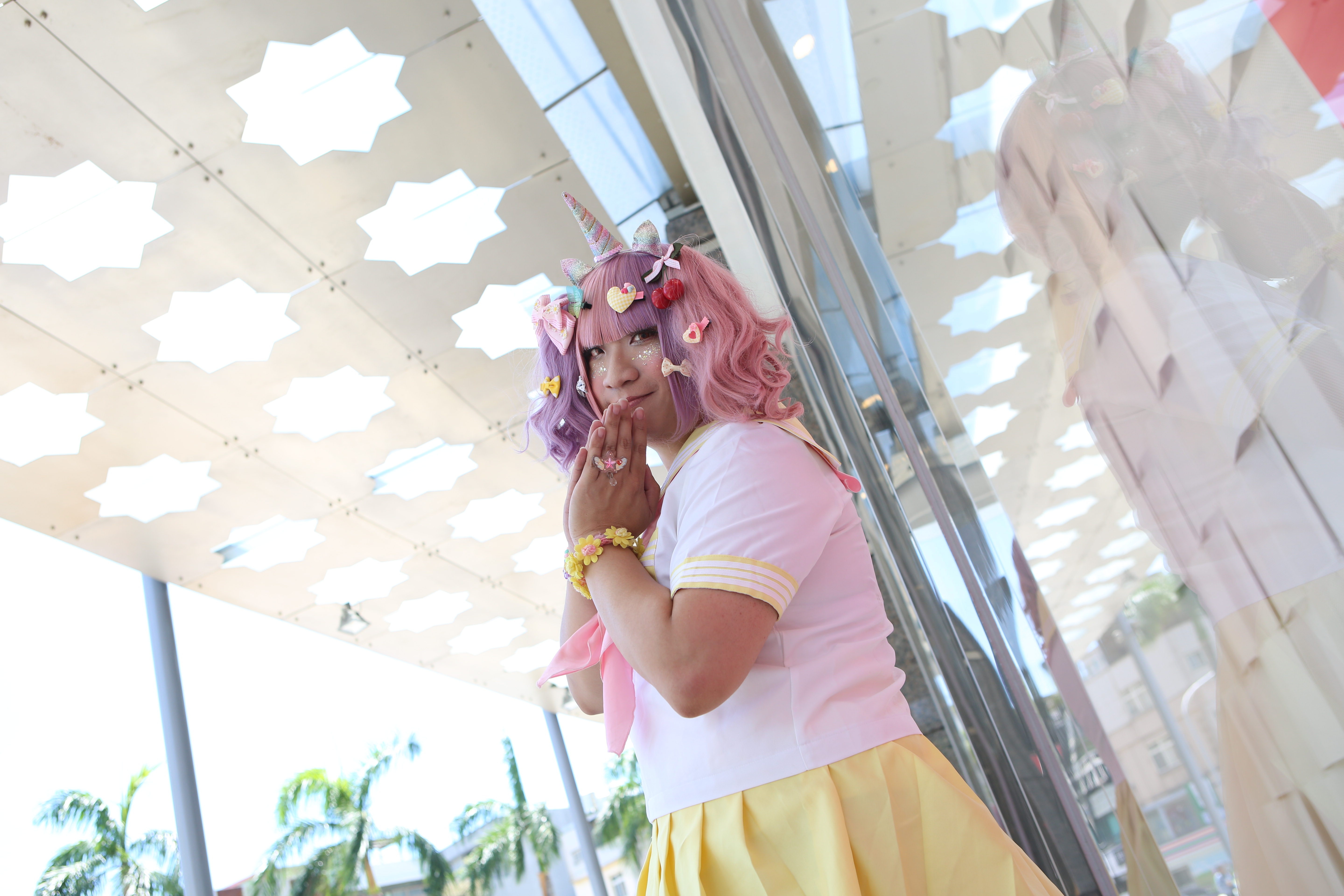 伊醬的打扮引人側目，但她不在乎別人的評論與眼光。