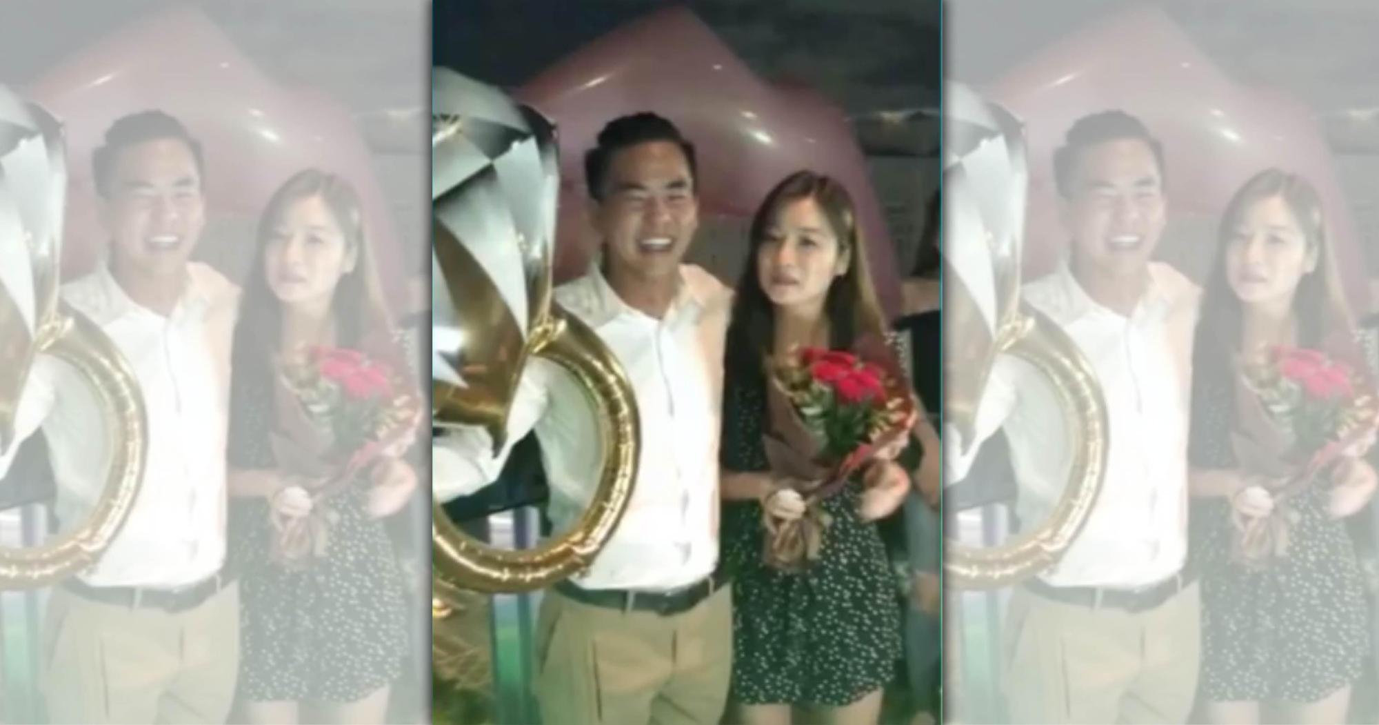 柯有倫向交往2年多的圈外女友求婚成功。（翻攝Darren邱凱偉臉書）