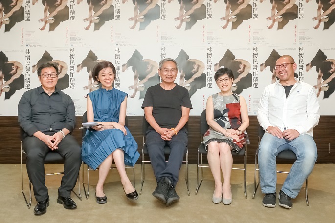 雲門舞集創辦人暨藝術總監林懷民(右3),宣佈11月《林懷民舞作精選》巡演起跑。(翻攝自雲門舞集臉書)
