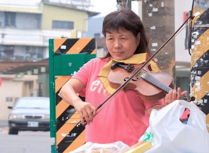 一夕爆紅的屏東縣議員蔣月惠，自昨天（22日）起便在臉書上不斷發文表達自己的疲憊。（翻攝自蔣月惠臉書）