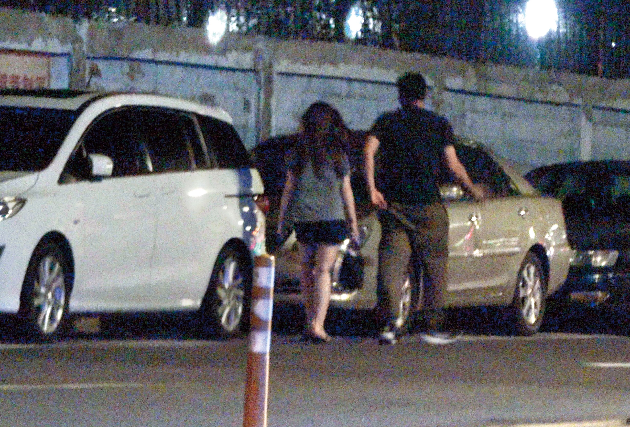 7月18日 01:30,在男方住所待了近5小時,2人出門,李伯恩開車送雞排妹回家。