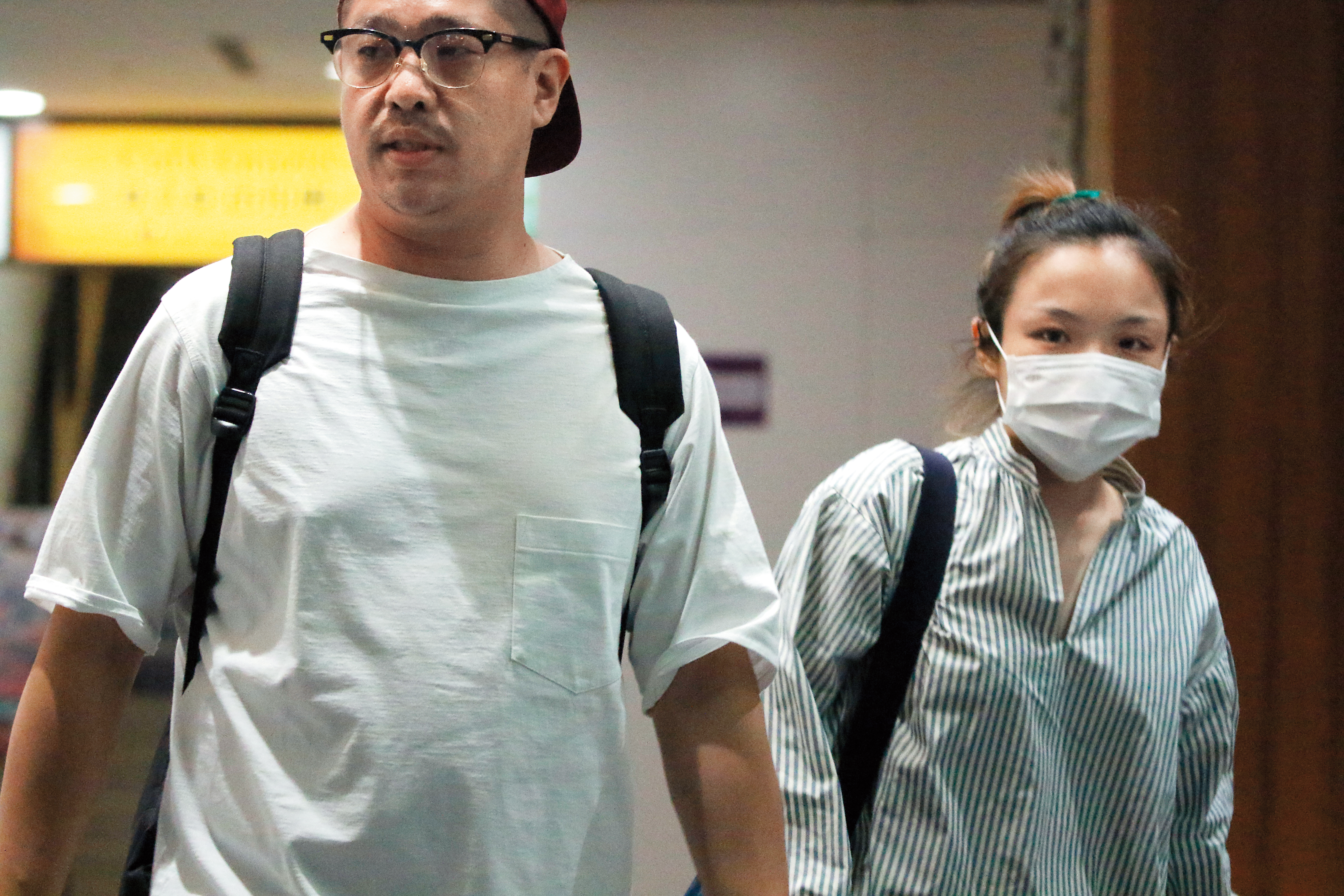 徐佳瑩（右）和李伯恩曾有過一段情，但現在她和MV導演比爾賈（左）交往穩定。