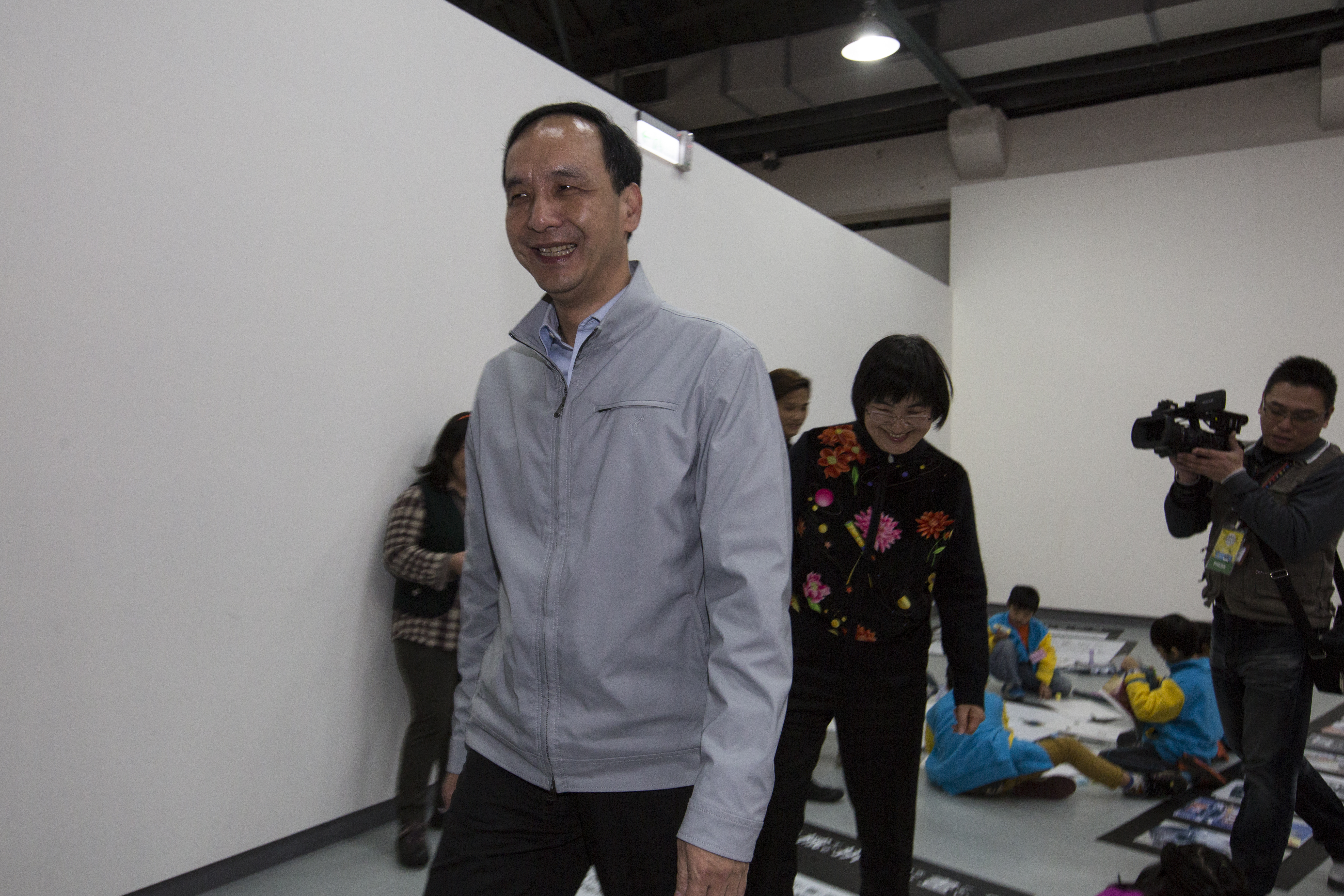 朱立倫一直保持「尊馬」，在馬英九深陷洩密案與三中案時，都是藍營大咖中最先跳出來力挺的人。