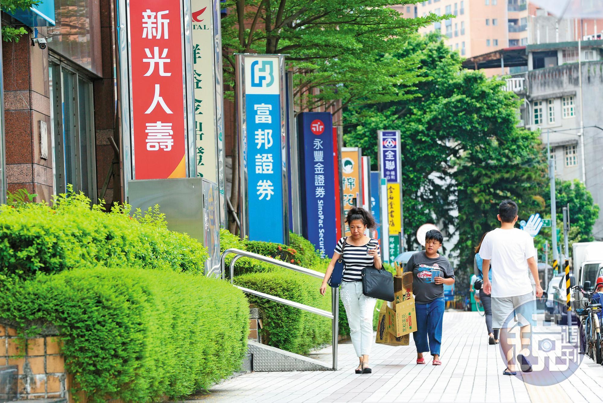金管會鬆綁金金併門檻，吹皺金融圈一池春水。