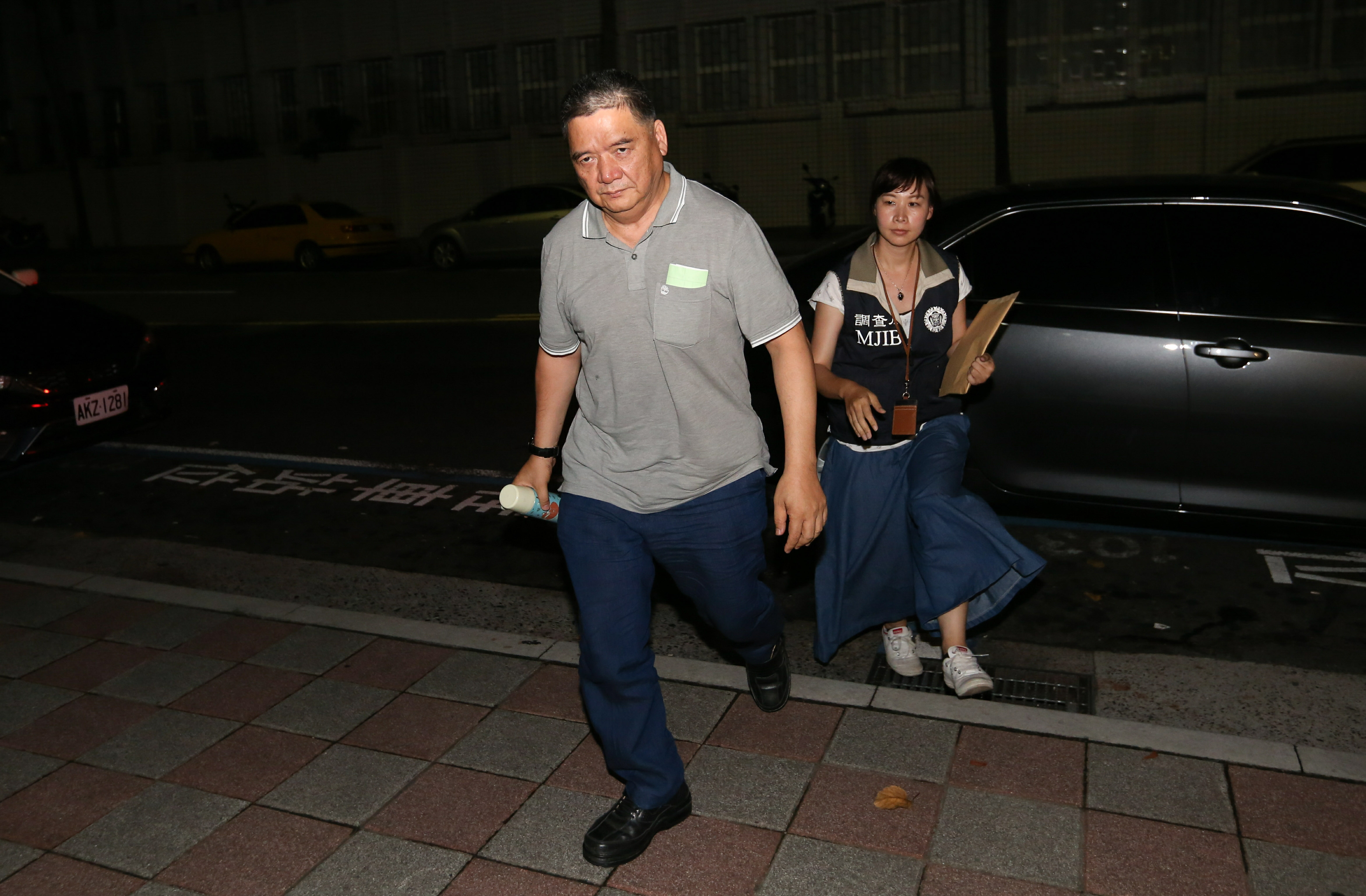 前美麗華總經理賴粵興也遭懷疑涉案，訊後被檢方以100萬元交保。