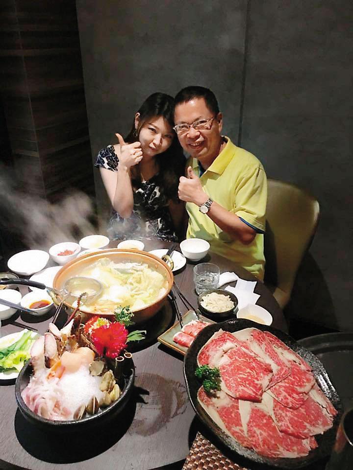 婦產科名醫鄭丞傑（右）現任高醫副院長，與林渝宸（左）合作推動雲匯醫赴澳上市。（讀者提供）