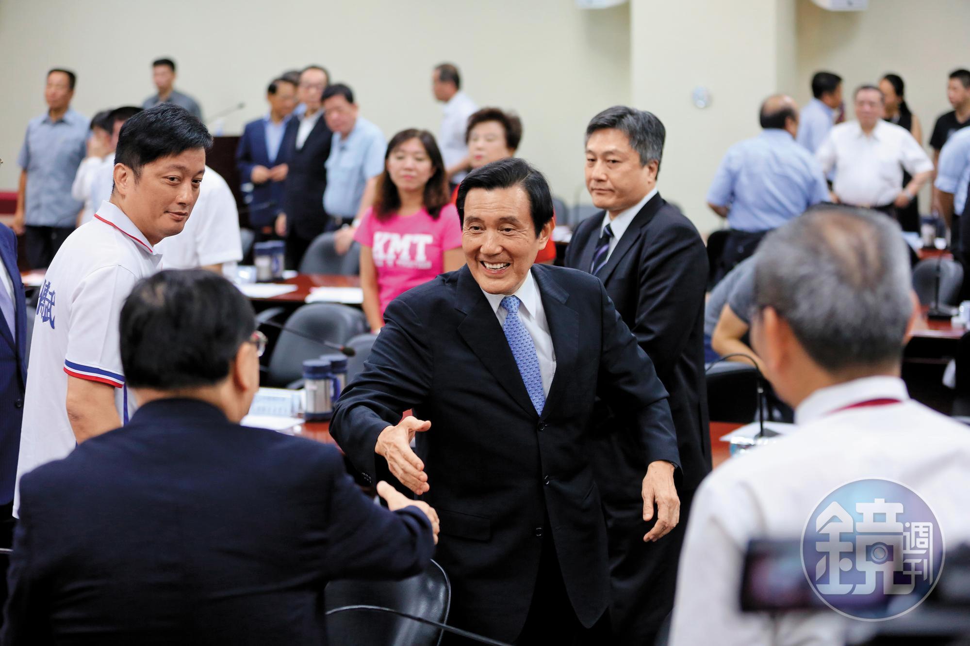 前總統馬英九18日到國民黨中常會說明三中案，多位中常委登記發言力挺馬清白。