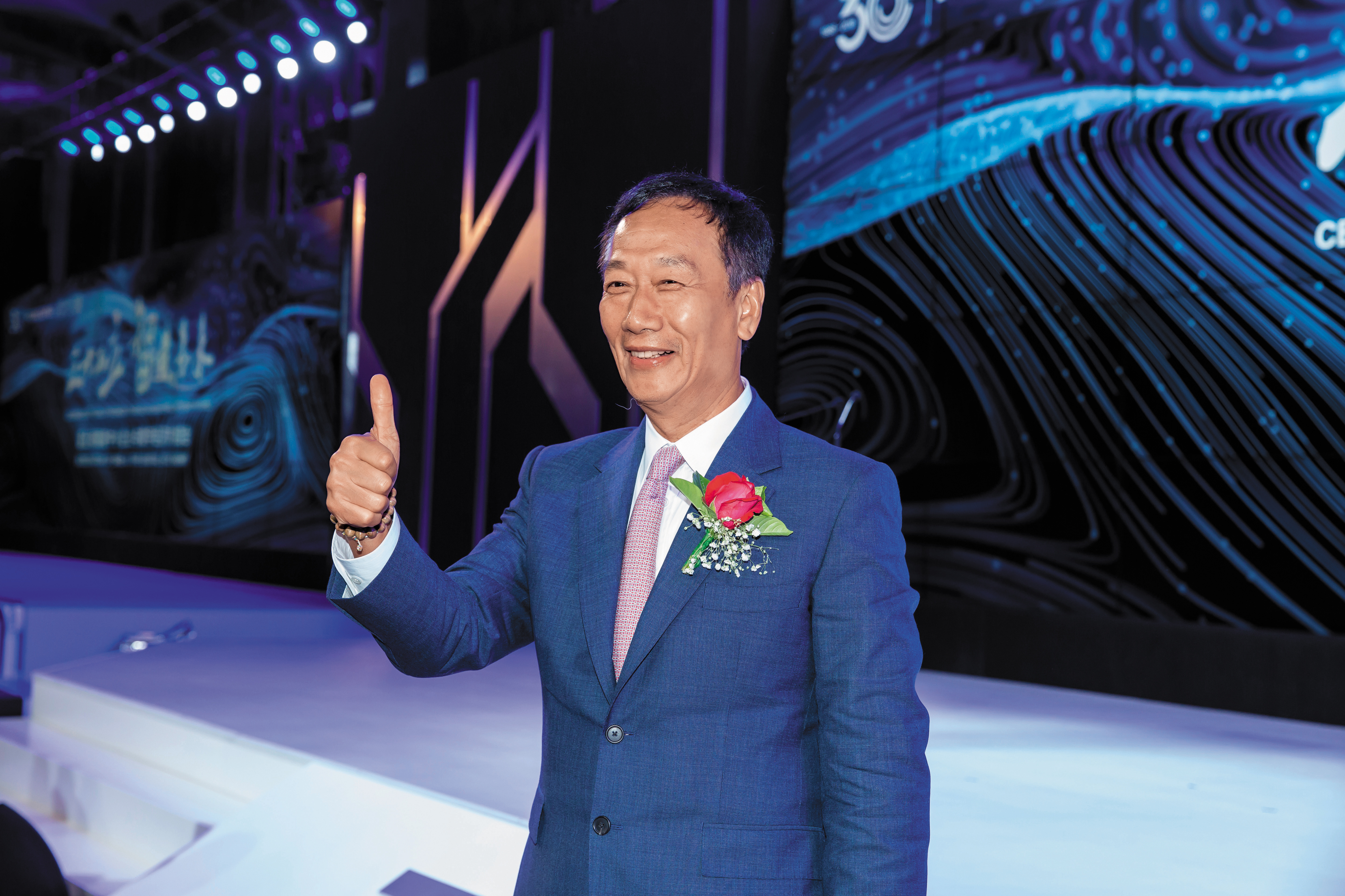 鴻海董事長郭台銘挹注馬英九基金會6,800多萬元，成為基金會最大金主。