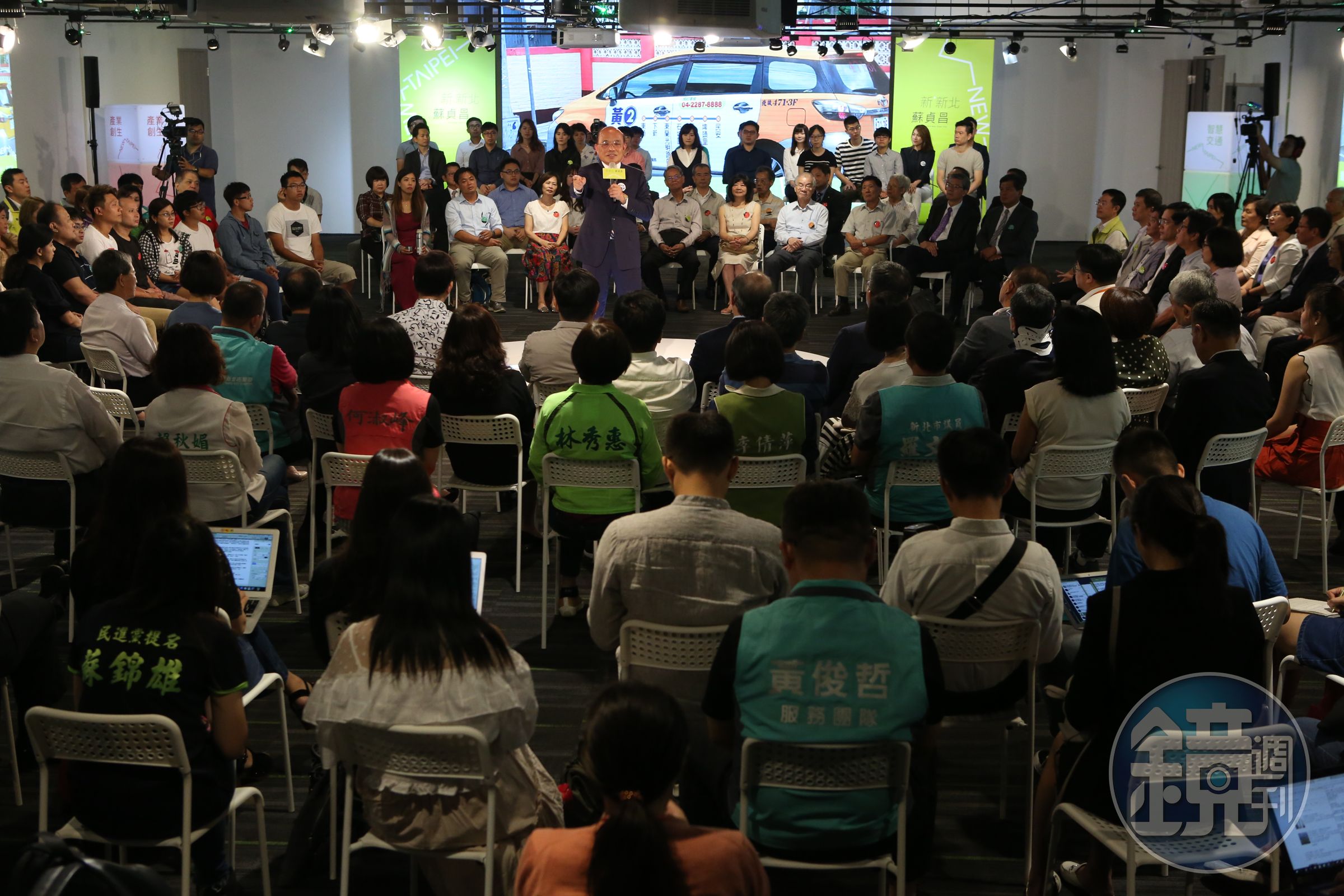 蘇貞昌以環形舞台發表政策主軸，象徵新北是環形城市。