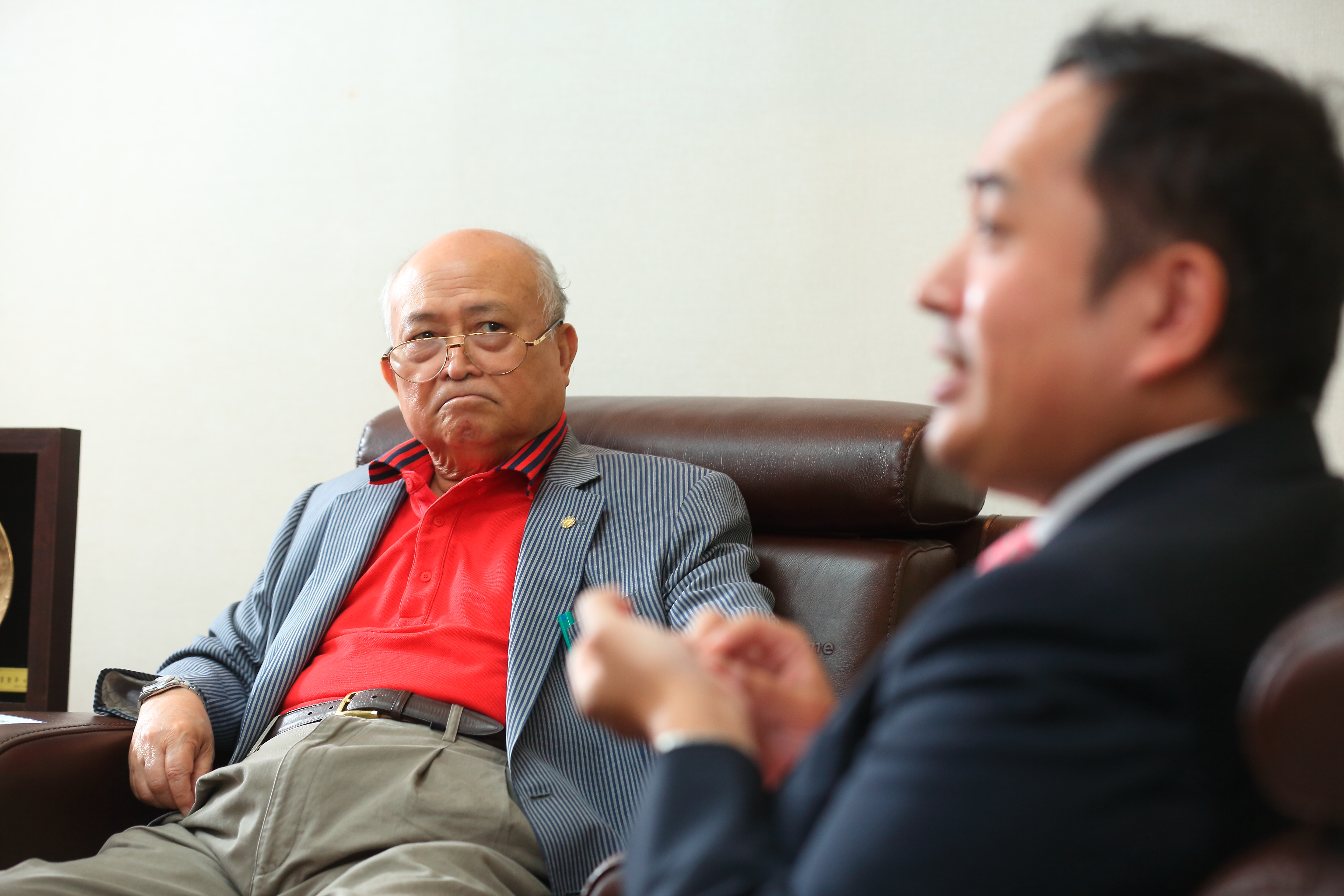 陳哲芳（左）事業有成，在3個兒子眼中是不怒而威的嚴父。