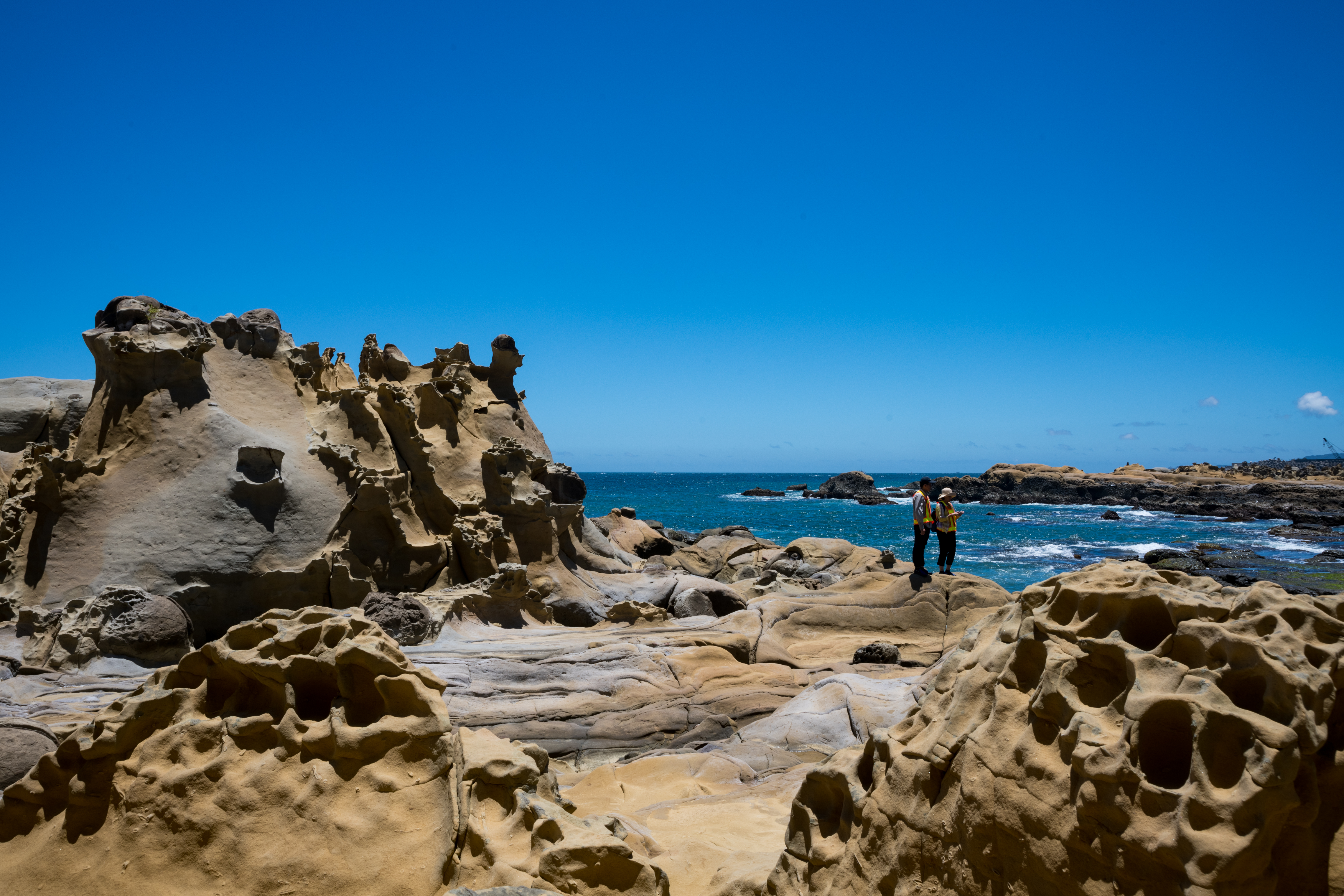 擁有豐富海蝕奇岩的「和平島公園」，未來遊客想進入「岩石管制區域」都需另外上網預約導覽行程。