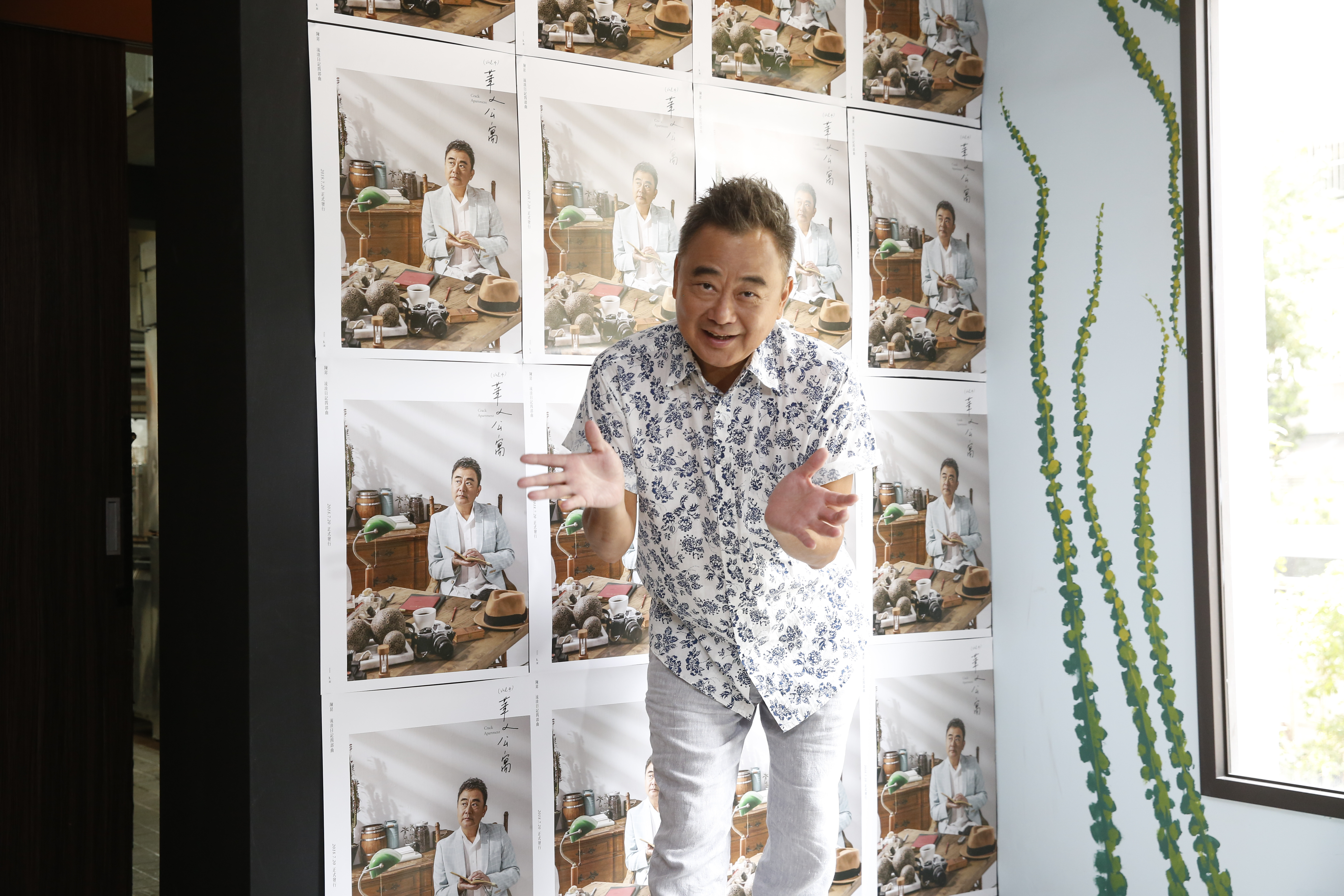 陳昇入行30年仍工作滿檔，為了《華人公寓》專輯及巡迴演唱會忙得不可開交。