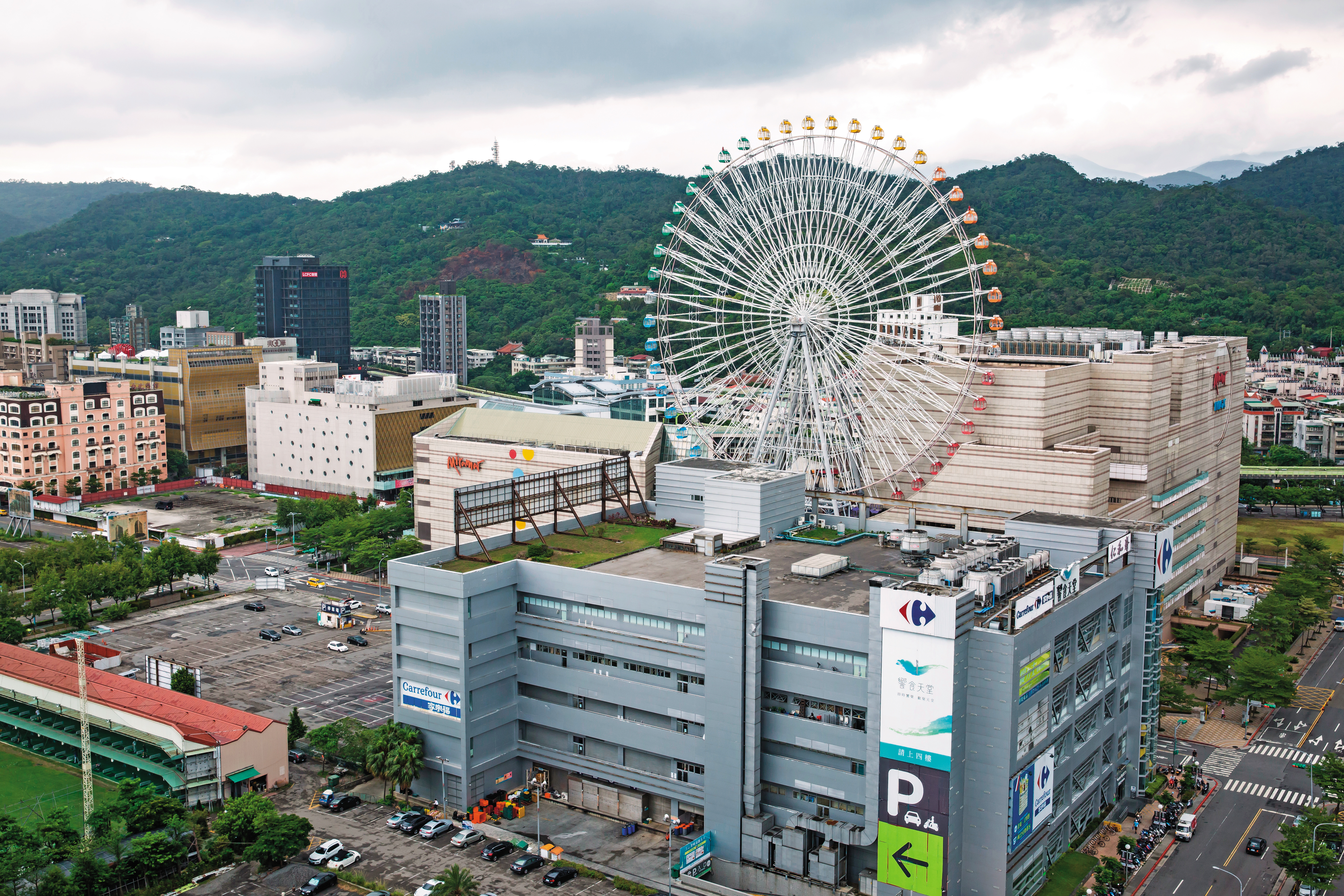 美麗華黃家的最知名地標就是大直美麗華百貨，上月才爆發手足內鬥，導致影城無預警停業。