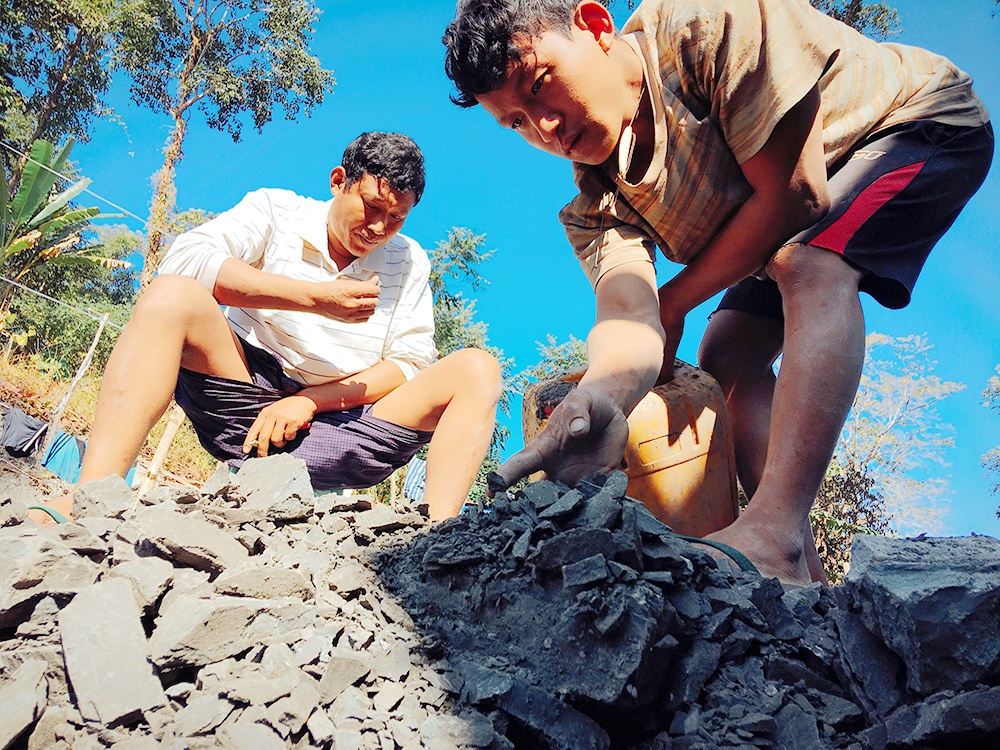 紀錄片《血琥珀》描述緬北居民渴望藉開採琥珀，來脫離貧窮、翻轉人生的故事。（海鵬提供）