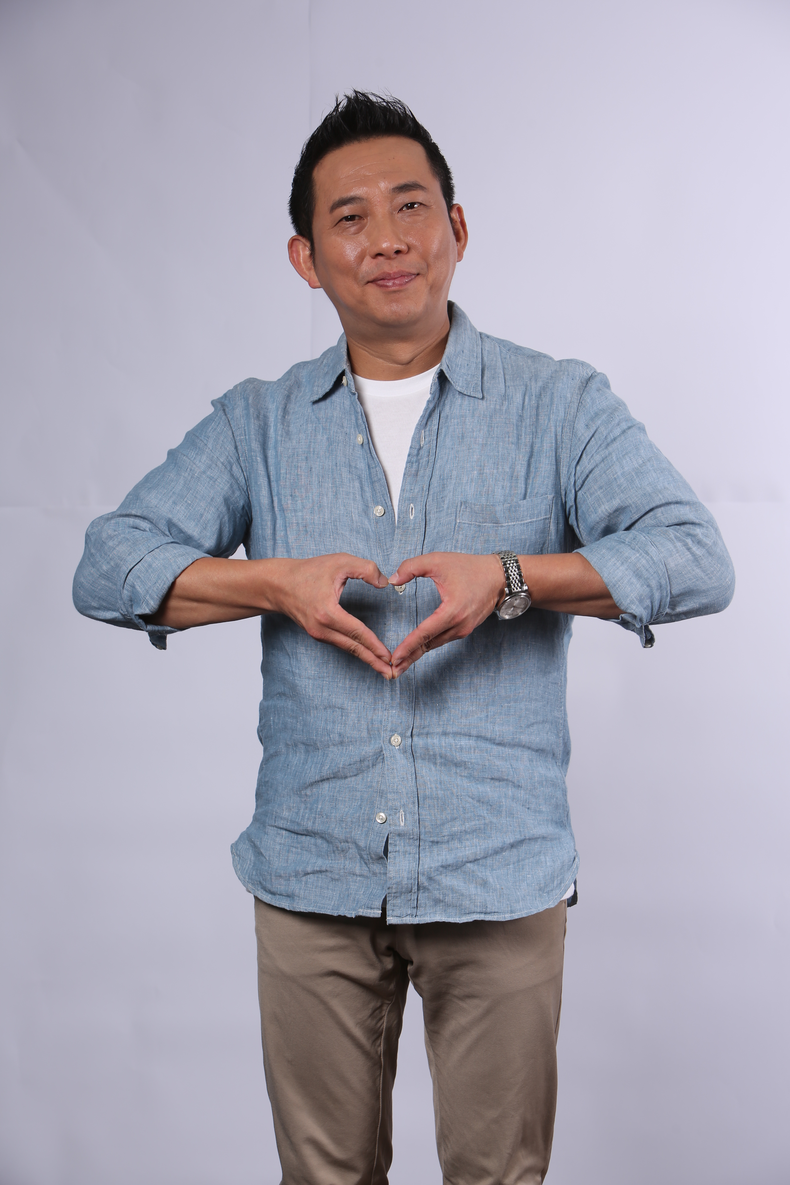屈中恆踏入舞台劇6年，從舞台上發現自己不同於電視表演的演技。（果陀劇場提供）