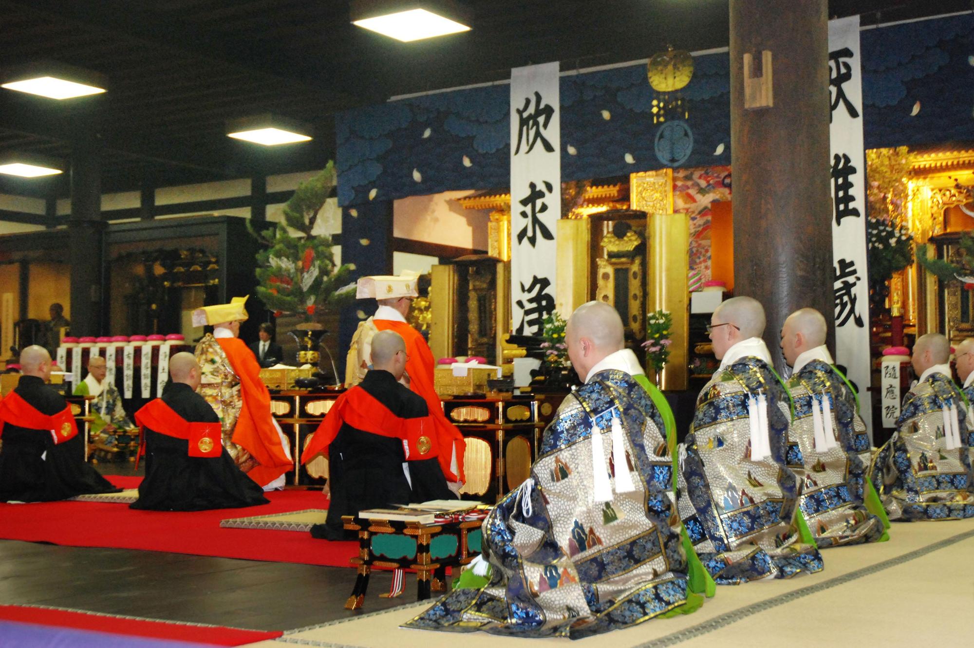 日本習慣為死者舉行佛教儀式，讓寺廟、遺物清理服務和二手商品出現跨界結盟。（東方IC）