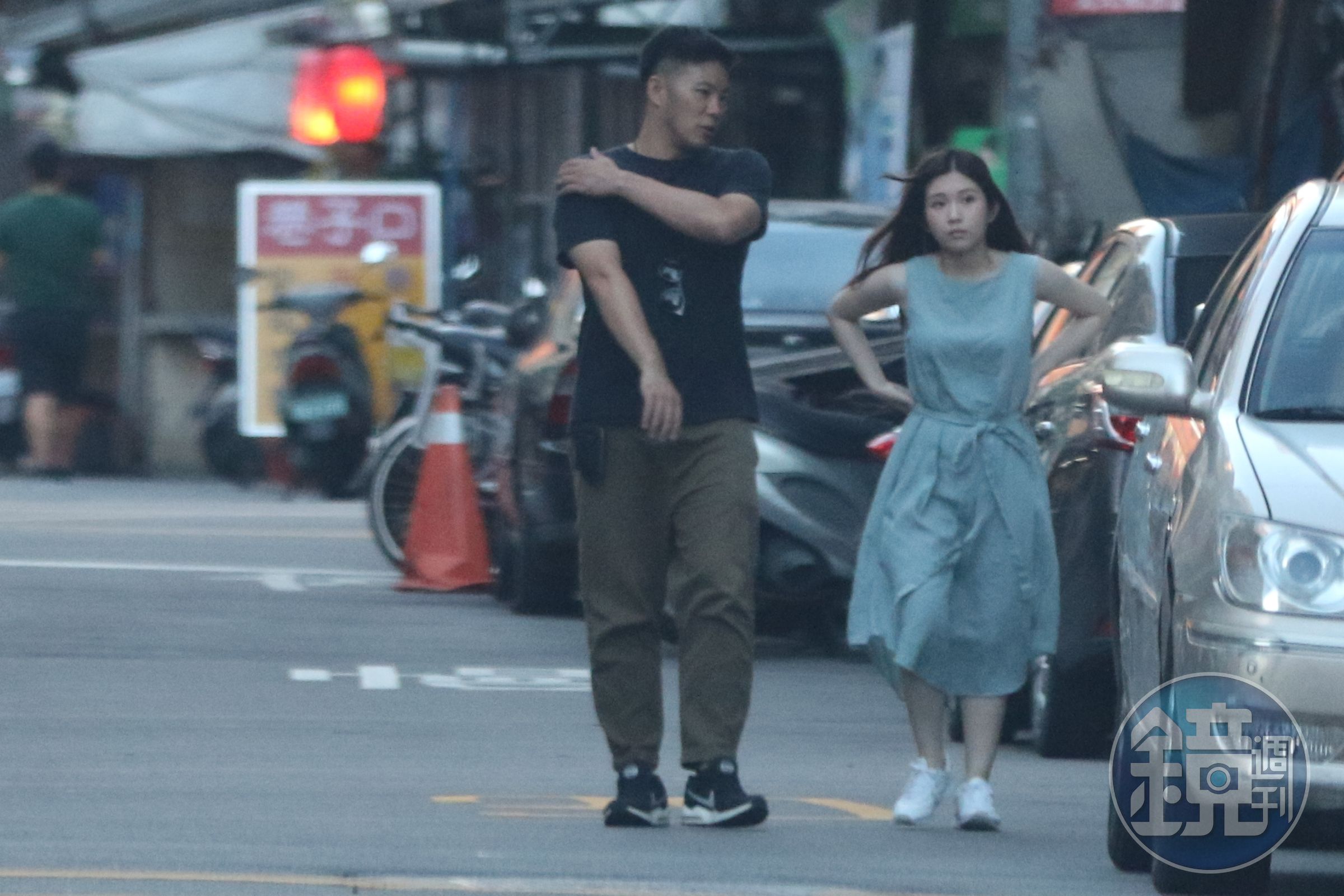 雞排妹被本刊拍到跟李伯恩打得火熱，但她自爆愛的另有其人。