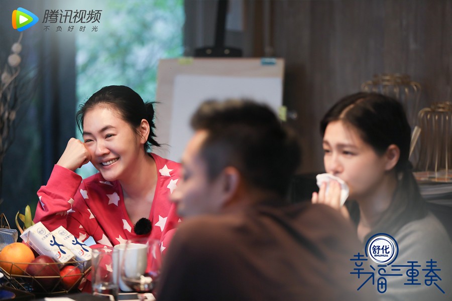 小S到《幸福三重奏》作客，與大S及汪小菲有許多有趣互動。（騰訊視頻）