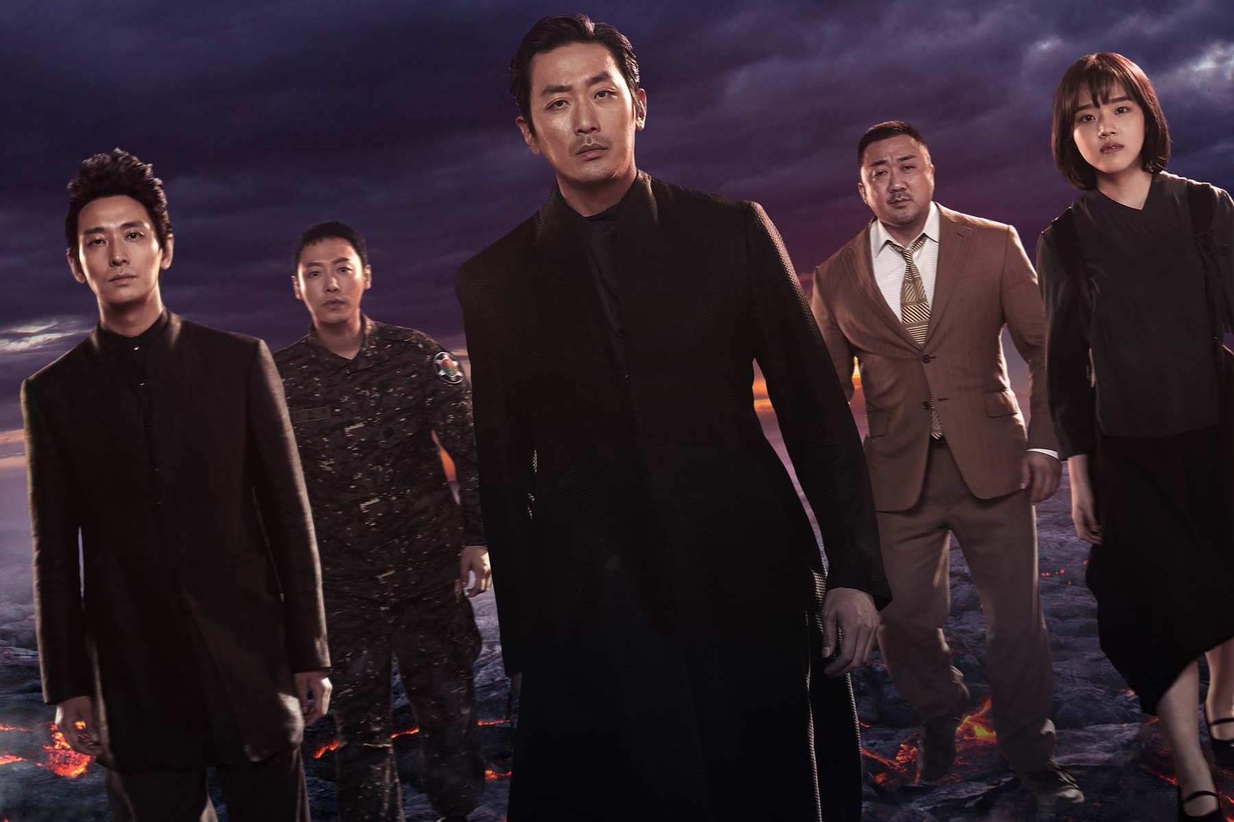 《與神同行：最終審判》的五位演員河正宇、朱智勛、金香起、馬東石、金東旭及導演金容華將來台宣傳，並在紅毯與粉絲相見歡。（采昌提供）