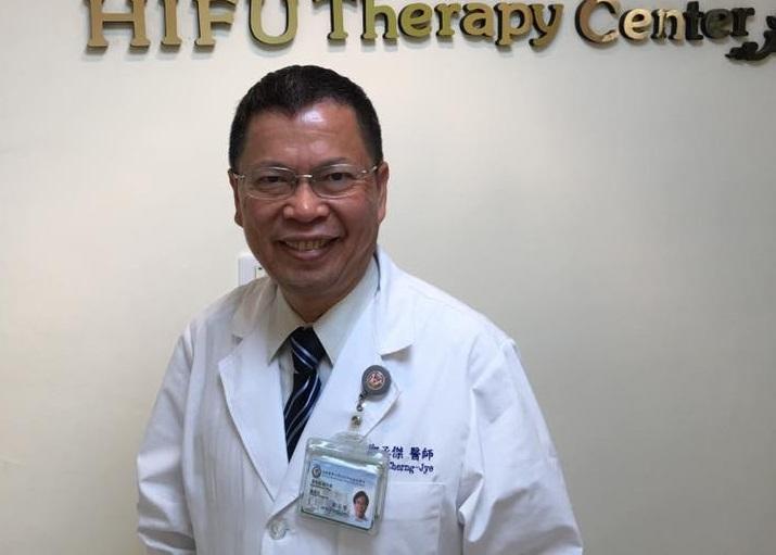 婦產科名醫鄭丞傑(右)現任高醫副院長,與林渝宸合作推動雲匯醫赴澳上市。(翻攝自鄭丞傑臉書)