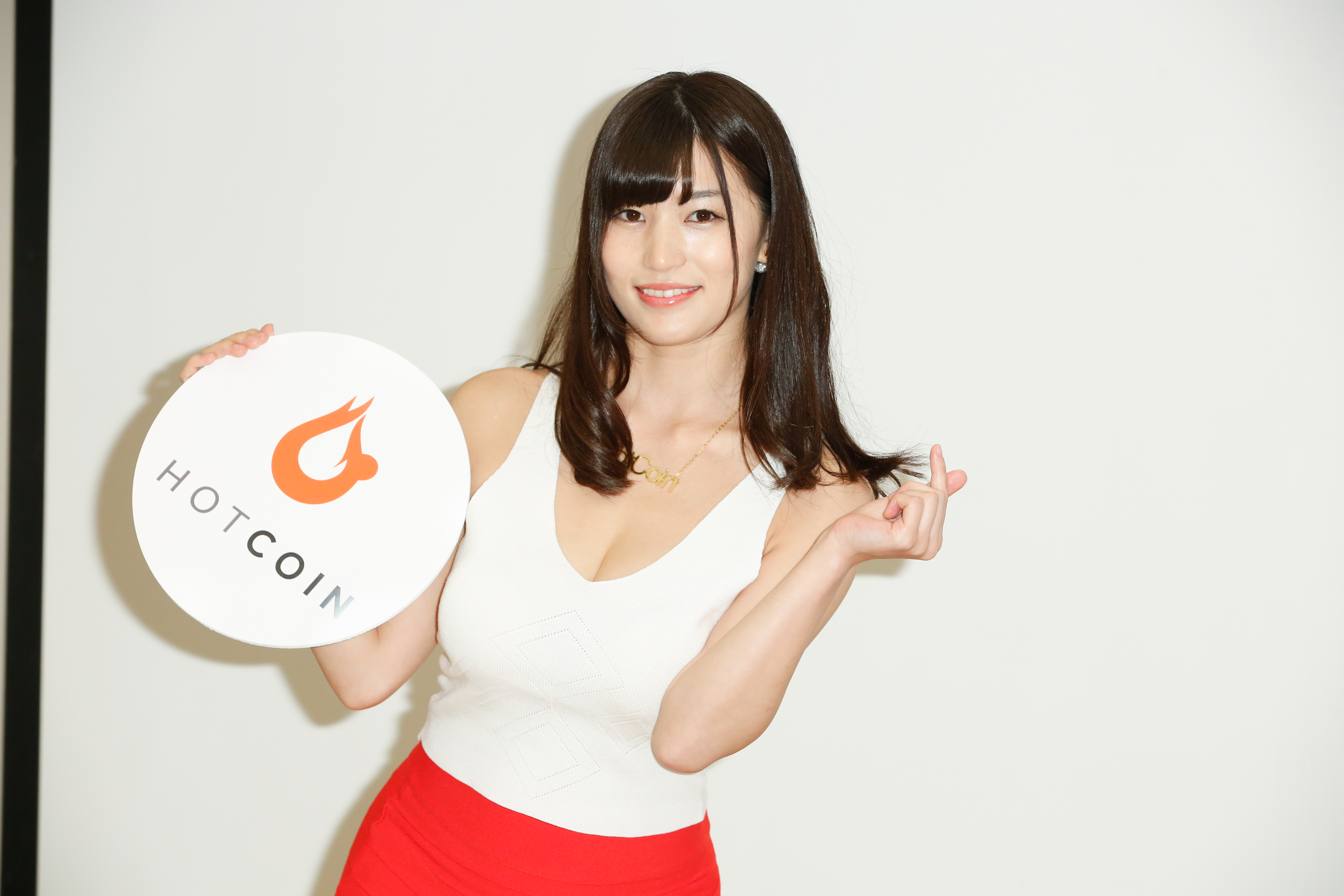 日本G罩杯AV女優高橋聖子來台參加虛擬貨幣「HotCoin」發表會。