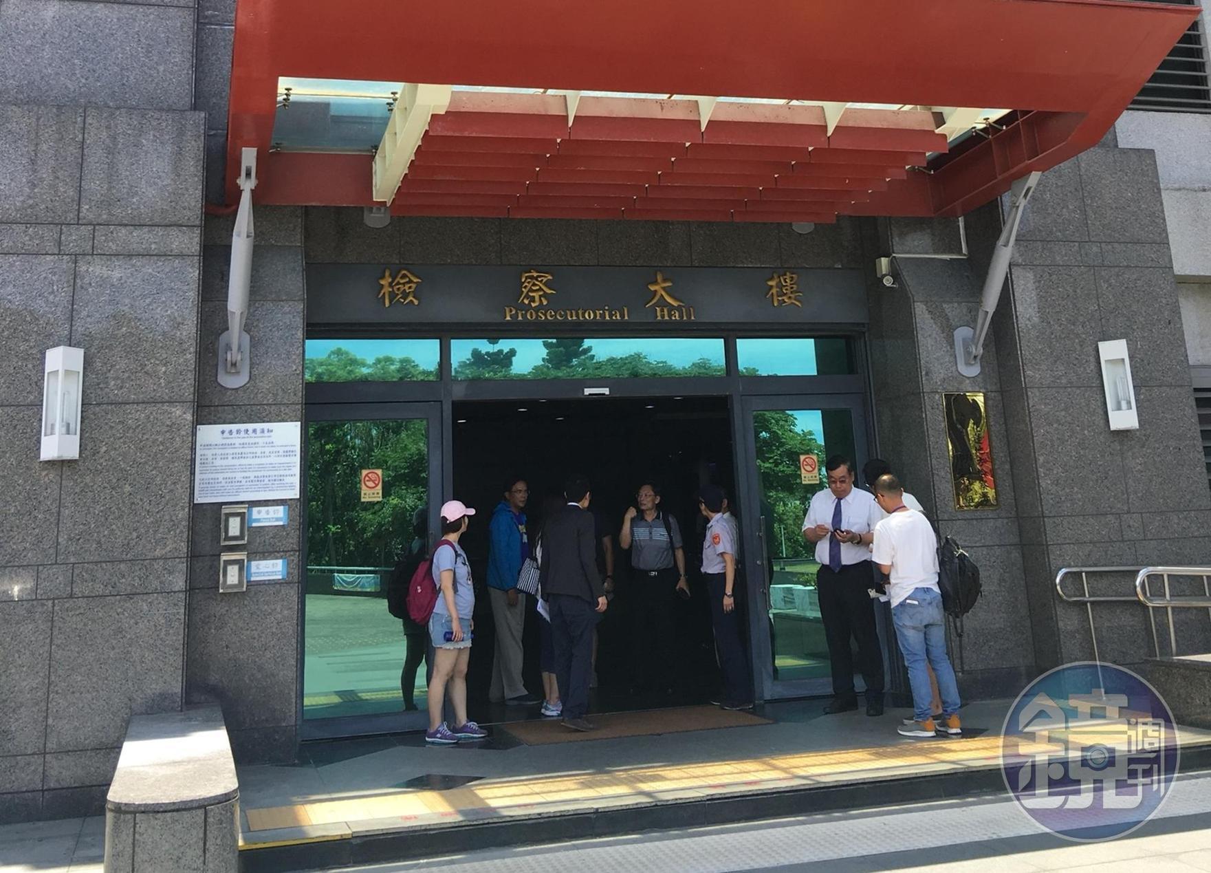 花蓮地檢署檢察官林俊佑女兒被同學欺負,竟在上月指揮警方衝進女兒就讀的幼稚園逐一指認犯人,今依妨害自由罪嫌及恐嚇等二項罪名將林姓檢察官起訴。圖為花蓮地檢署。