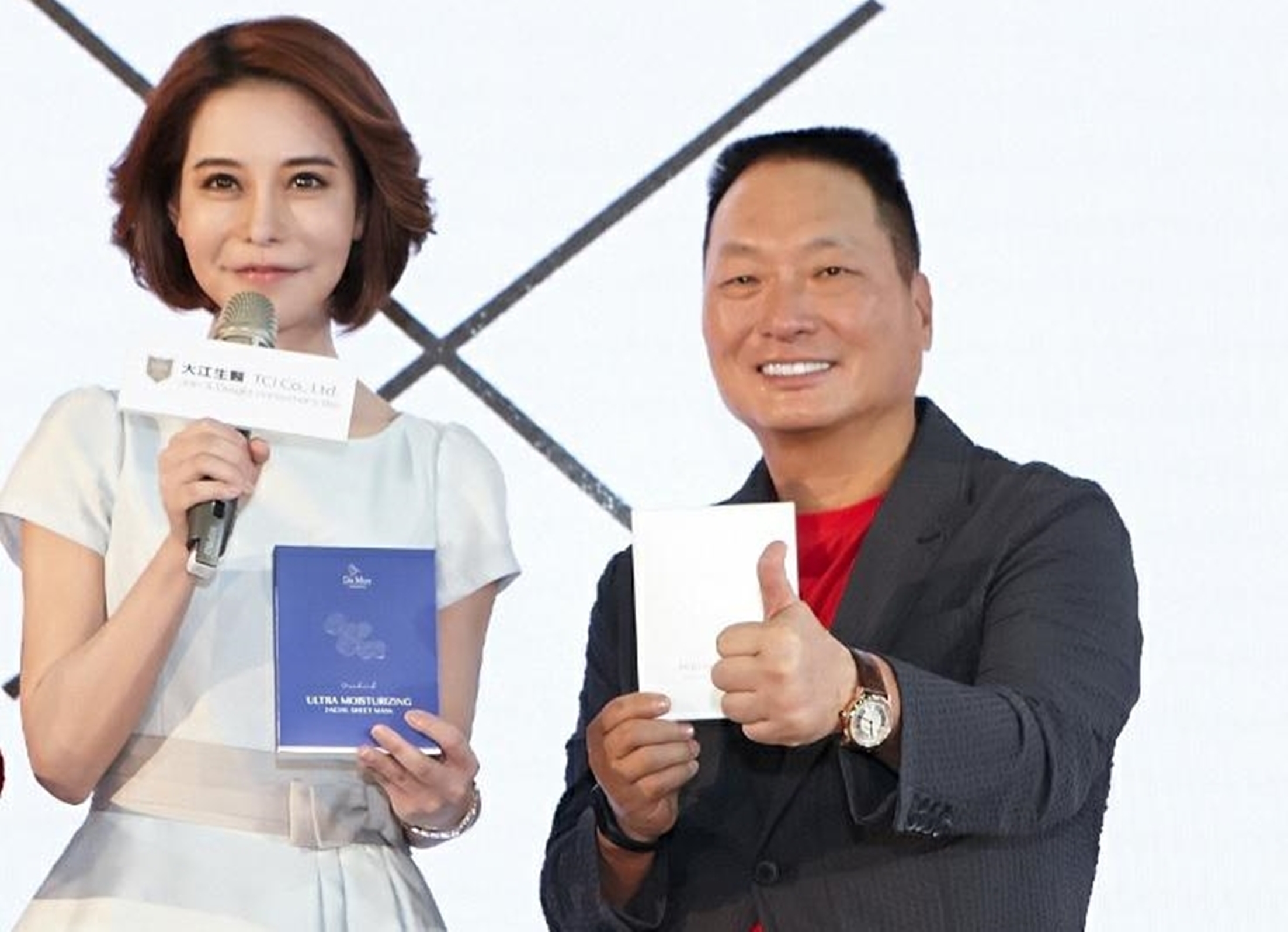 王令麟幫聯名面膜站台，笑說自己的皮膚在敷完面膜後，不僅變亮，且彈性有光澤。（東森提供）