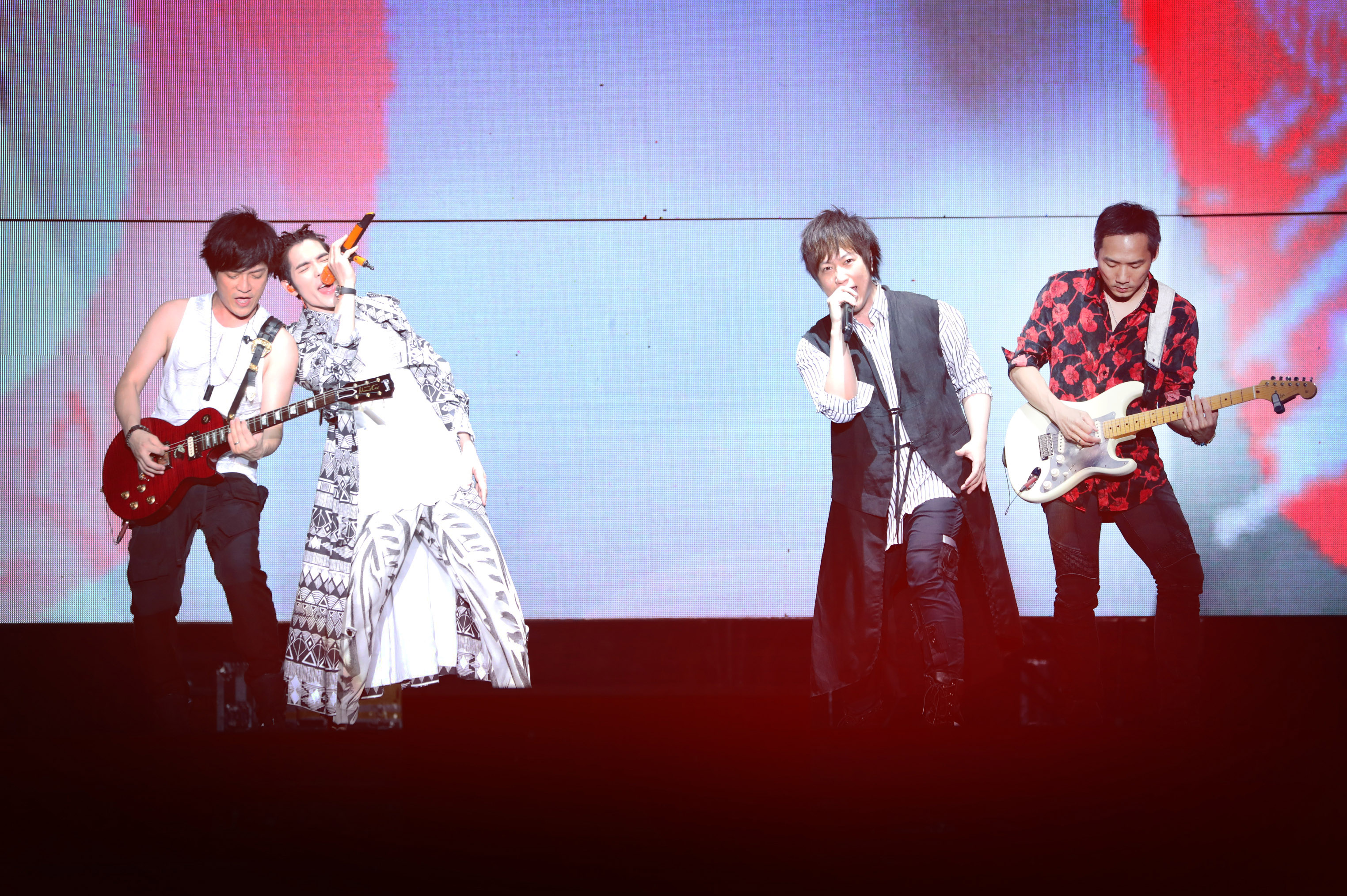 五月天在上海開唱迎接《人生無限公司》演唱會邁入百場，特別打造夏日特別版。（相信音樂提供）