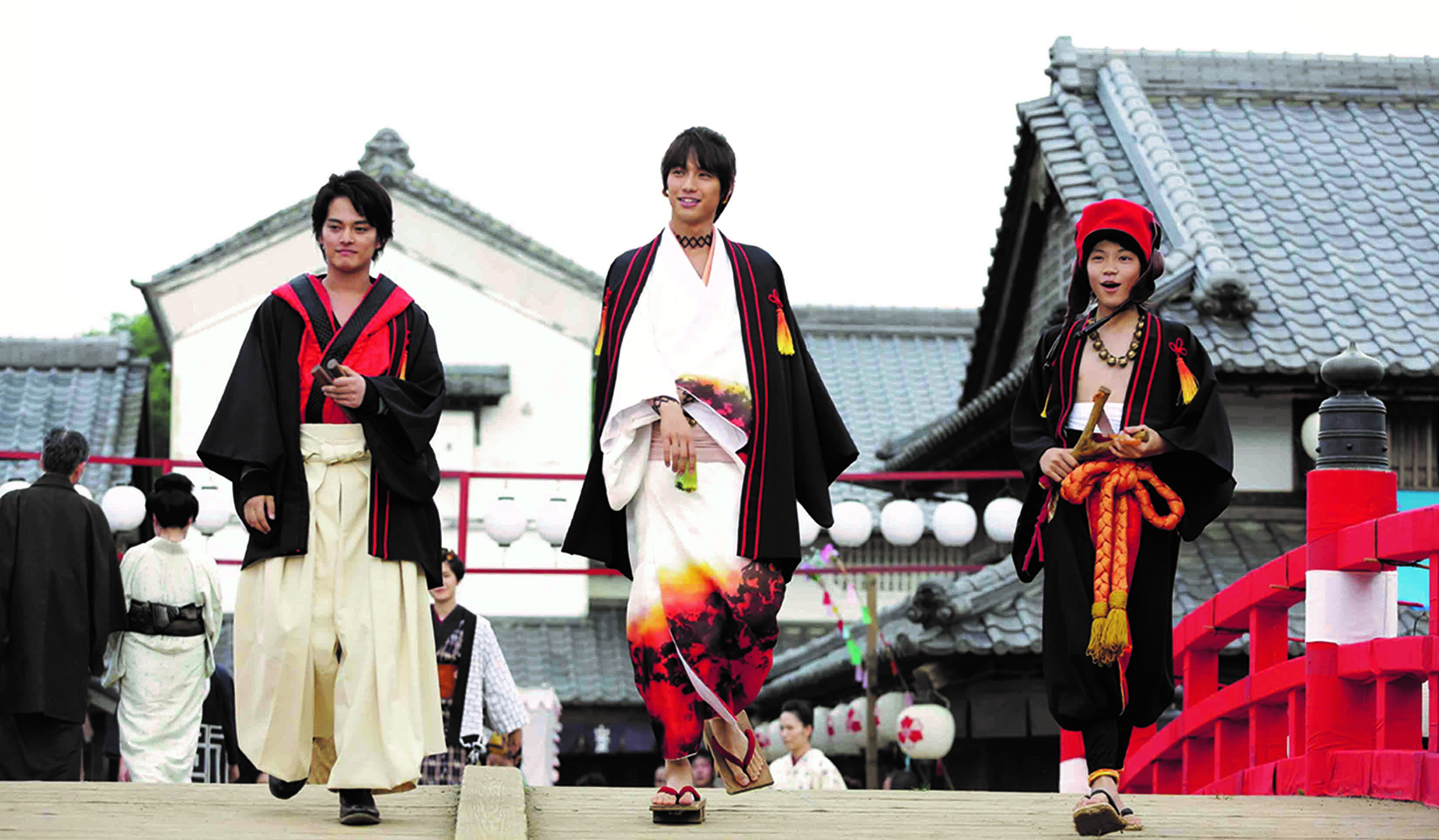 福士蒼汰在《笑傲曇天》當起亂世英雄，回家還必須照顧兩個弟弟。（天馬行空提供）