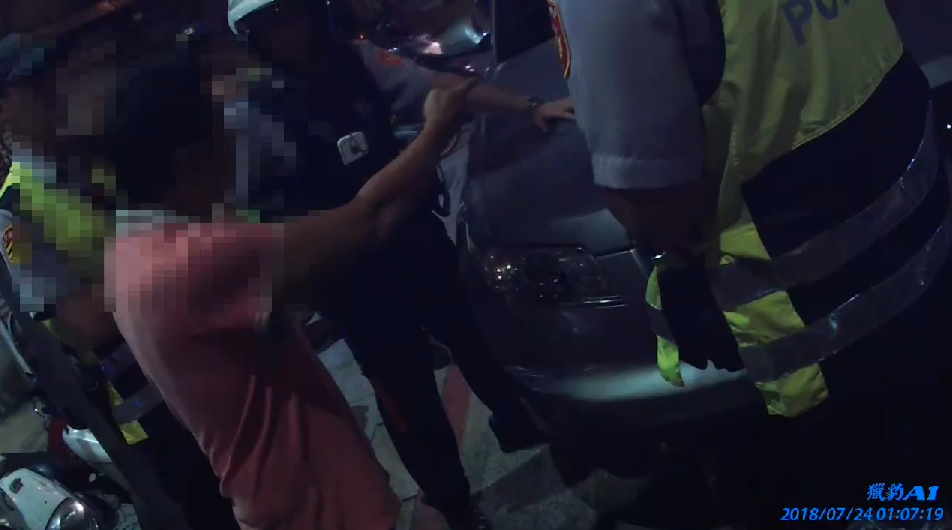 賴男遭破窗回神後不肯配合警方調查。（警方提供）