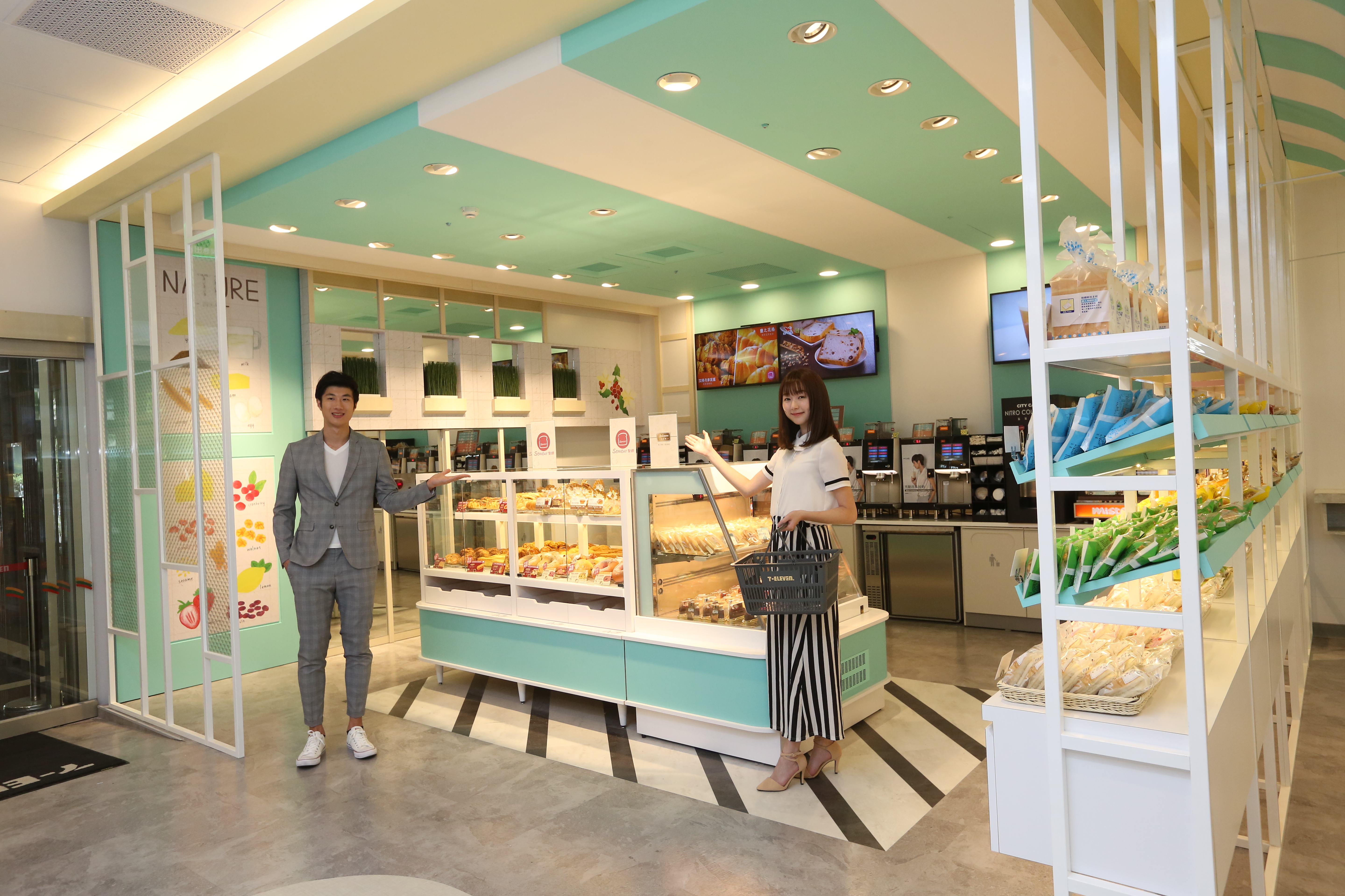 統一超推出未來店與烘焙店結合的門市，裡面除了有麵包店中店，還擴大自助式服務、多功能座位區及智慧綠能設備。