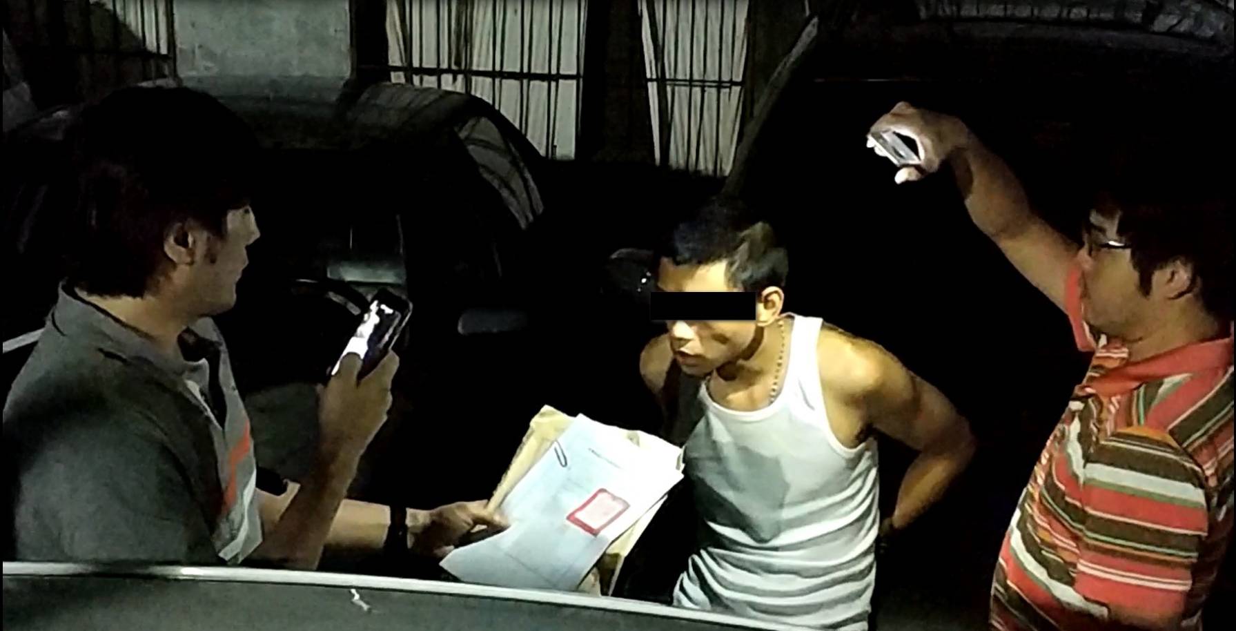 警方在章嫌吃消夜時將他逮捕。(翻攝畫面)