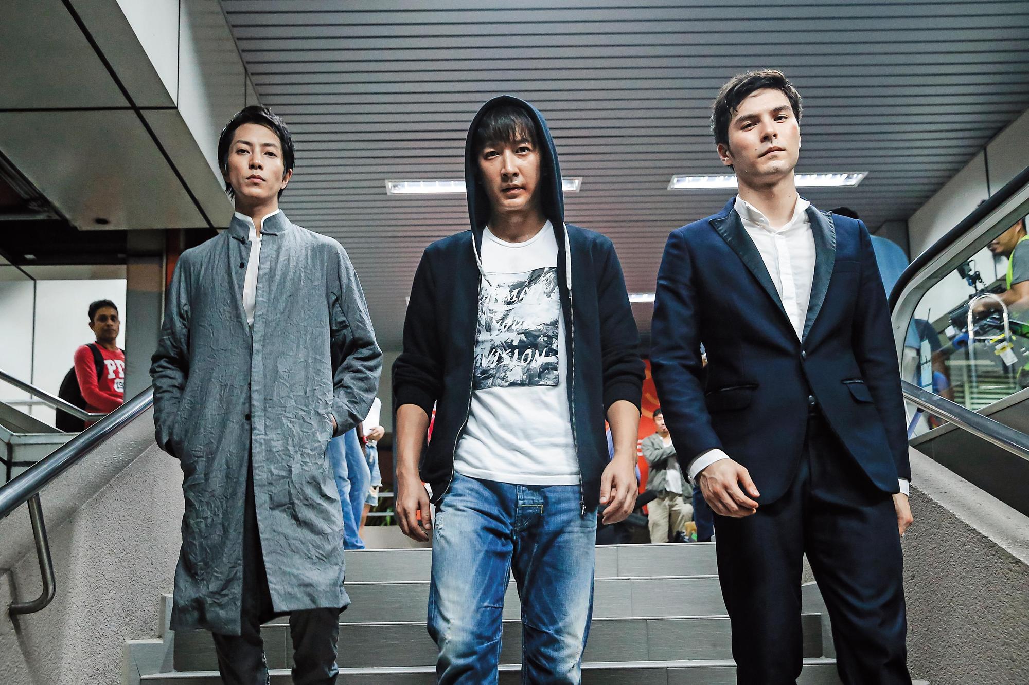 新片《解碼遊戲》由山下智久（左起）、韓庚和鳳小岳主演，鳳小岳第一次這麼近距離和偶像明星相處，覺得很有意思。（東方IC）