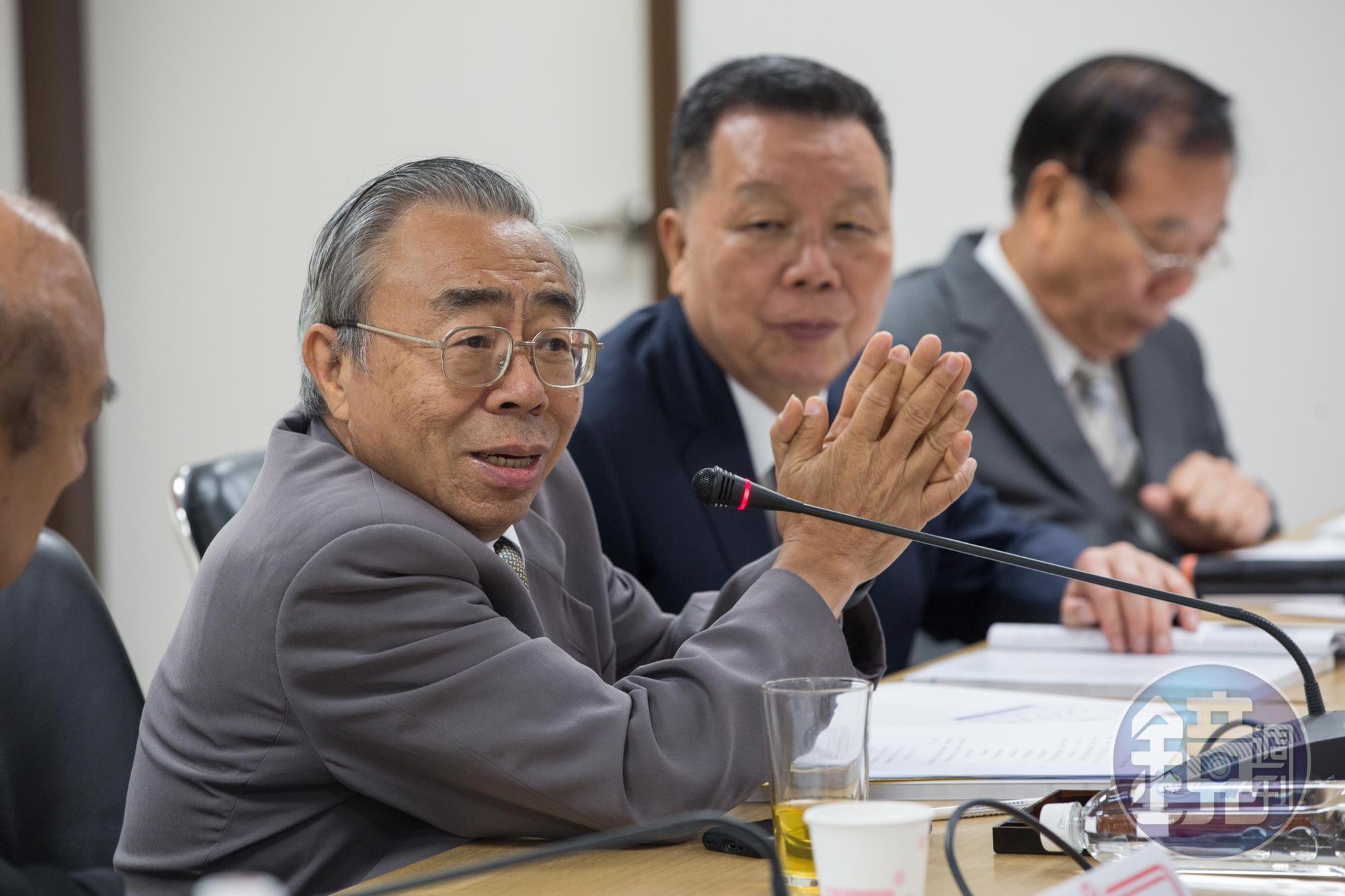 王文淵針對投資環境、環保等議題提出看法。